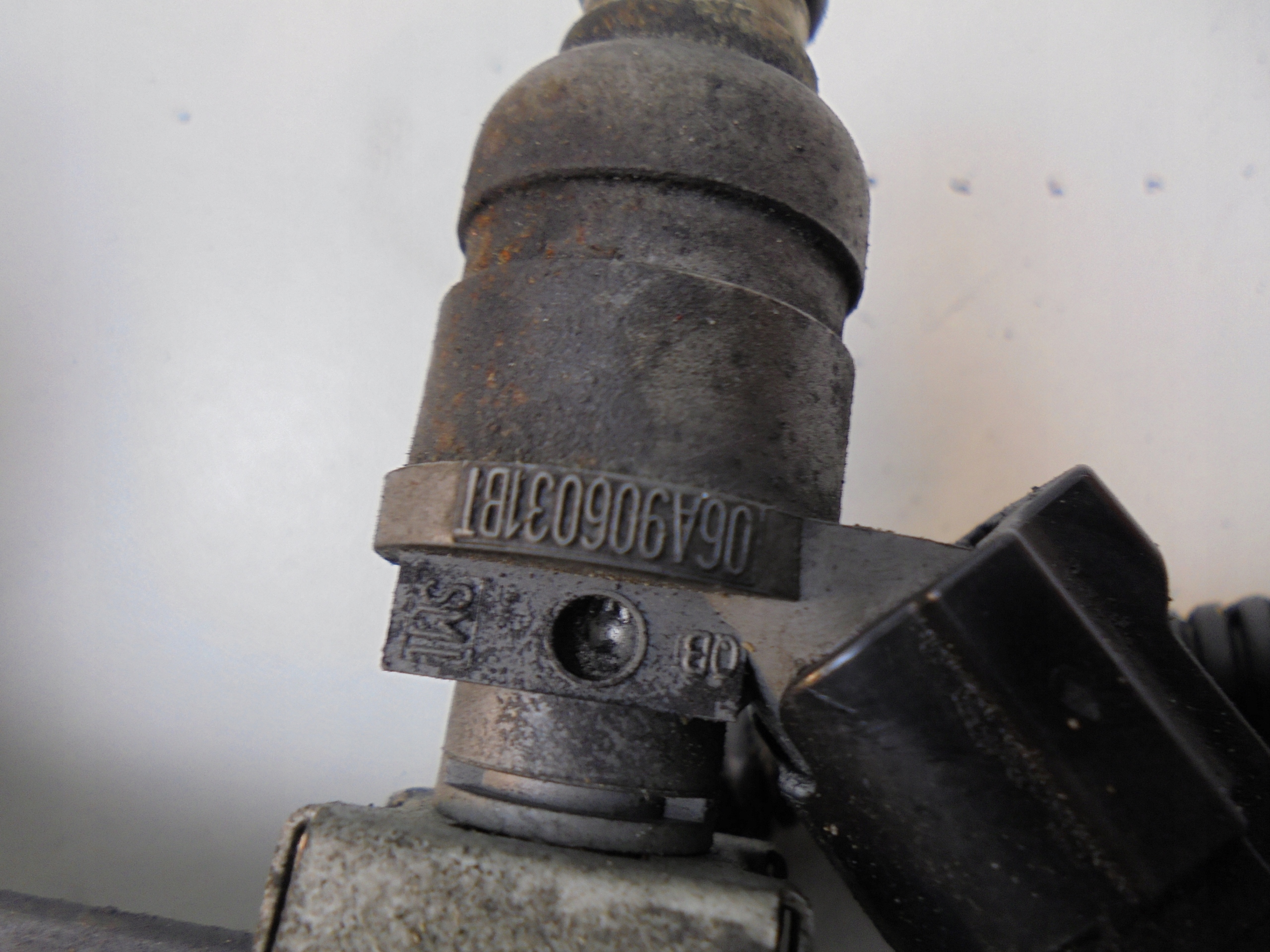 Audi OE 06A133317AS топливная рейка