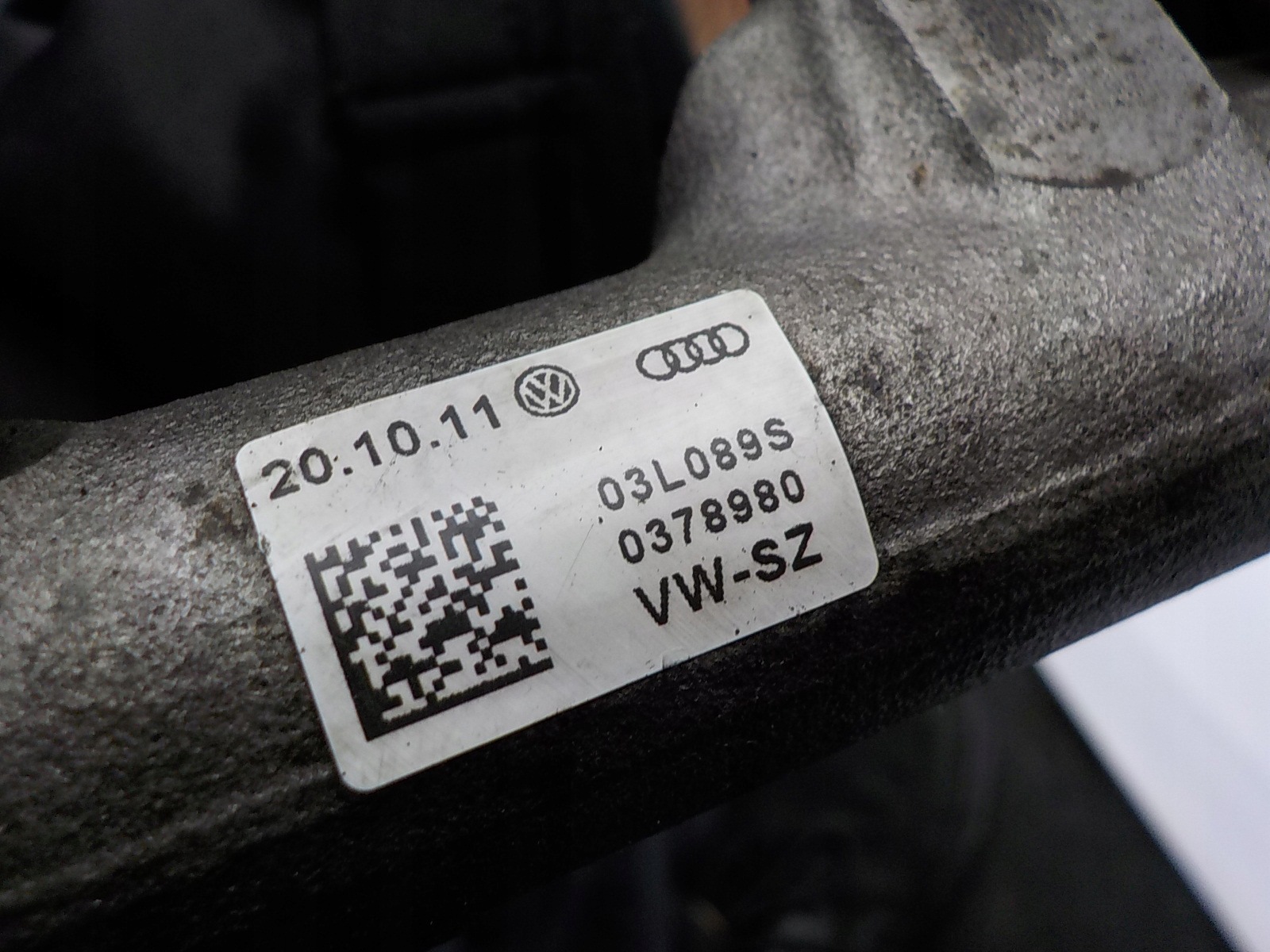 VOLKSWAGEN PASSAT B7 2.0 TDI original injection ramp 03L089S
