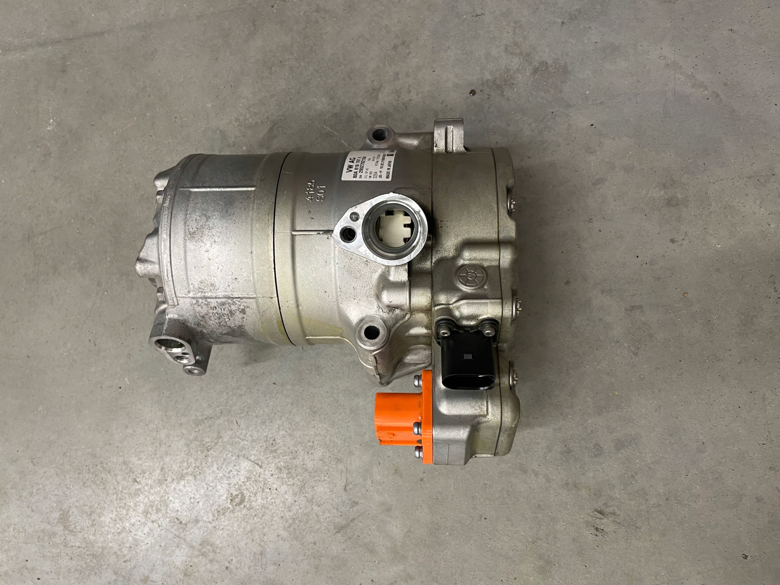 Компрессор кондиционера Q5 80A оригинал