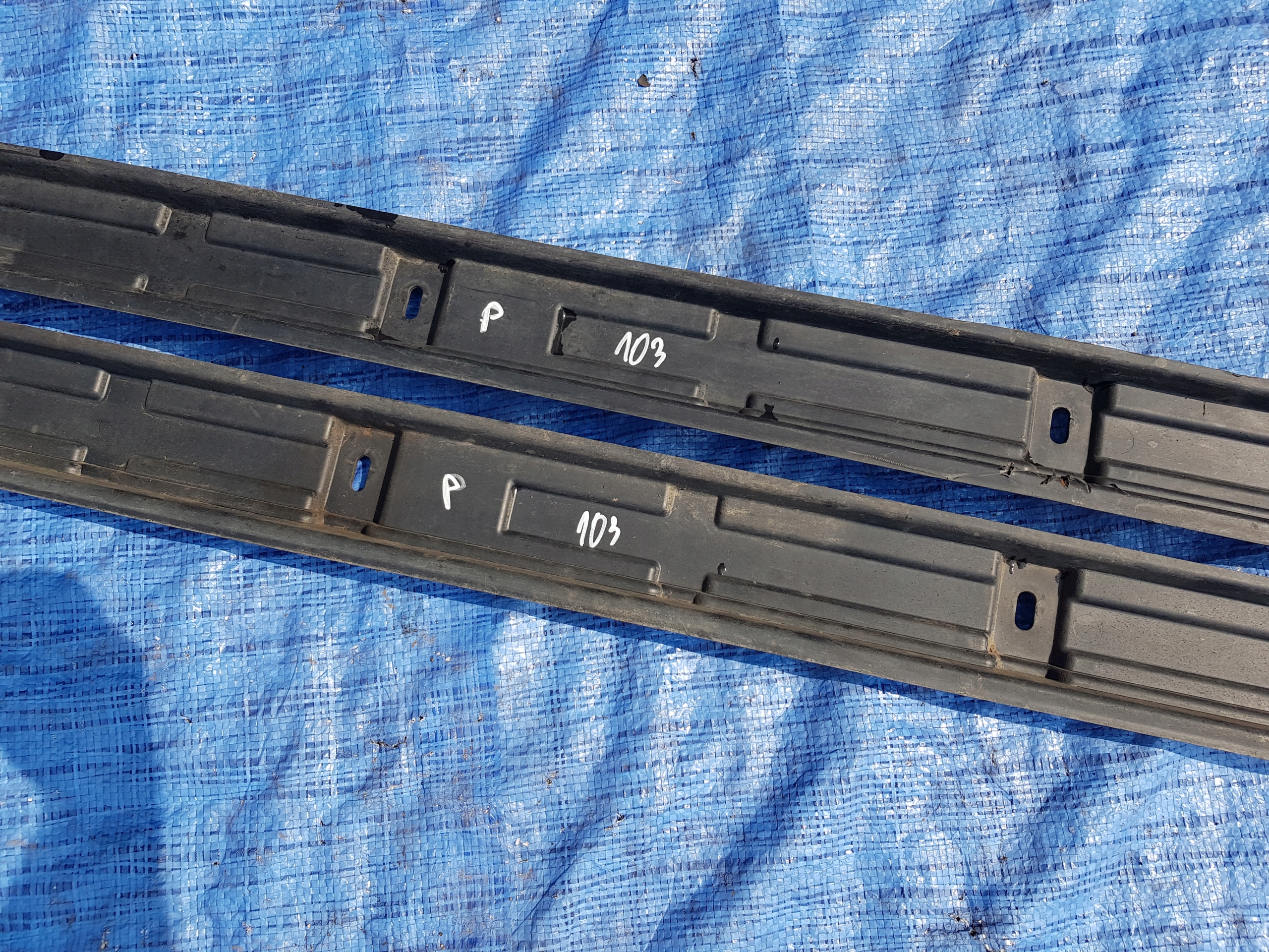moulding threshold side right holder Mercedes ML W164 A1646981030