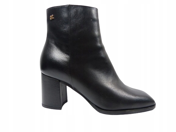 Černé klasické zateplené kotníkové boty na pohodlném podpatku a kožené boty Sala 37