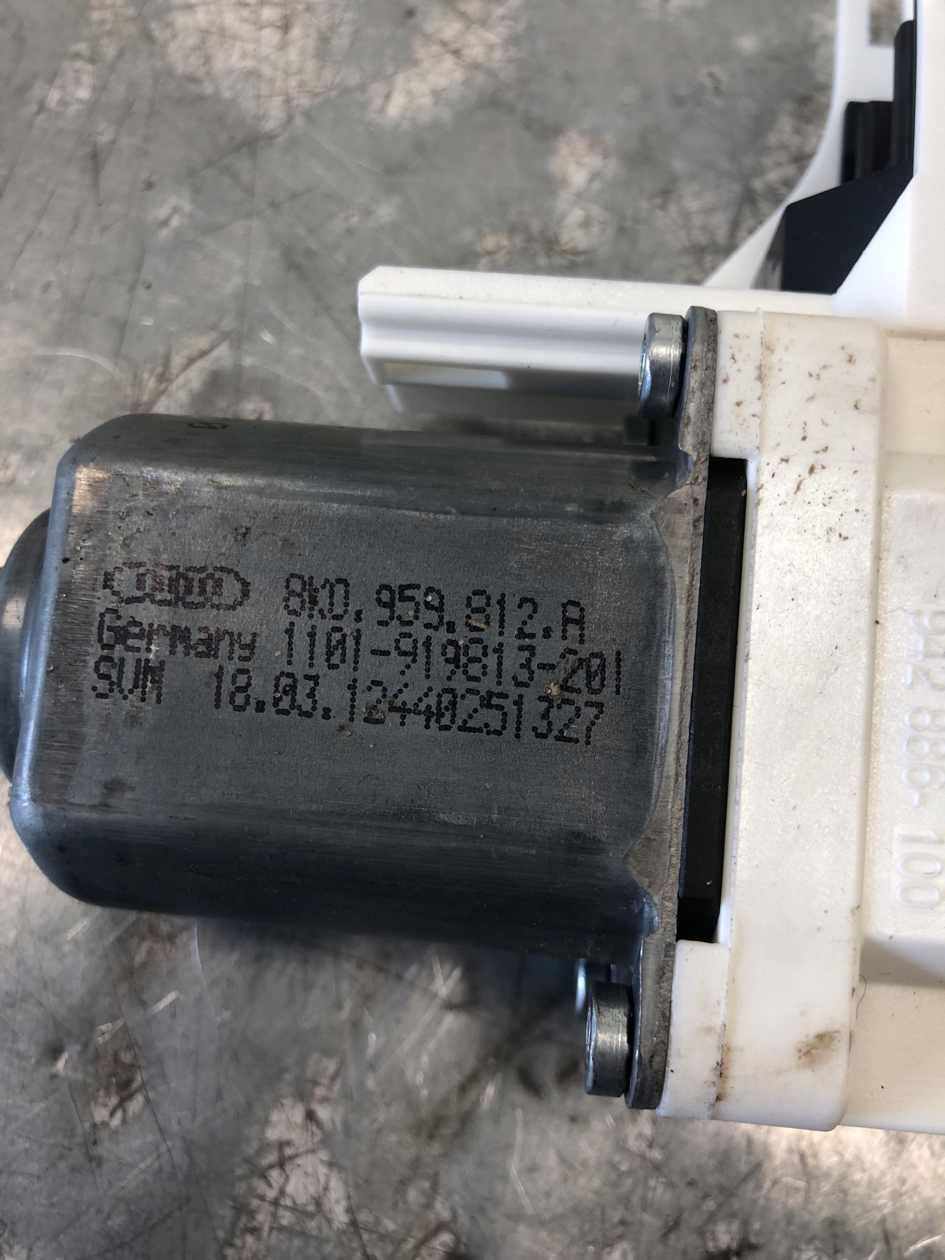 mini motor windows right rear part AUDI A4 B8 LIFT 8K0959812A