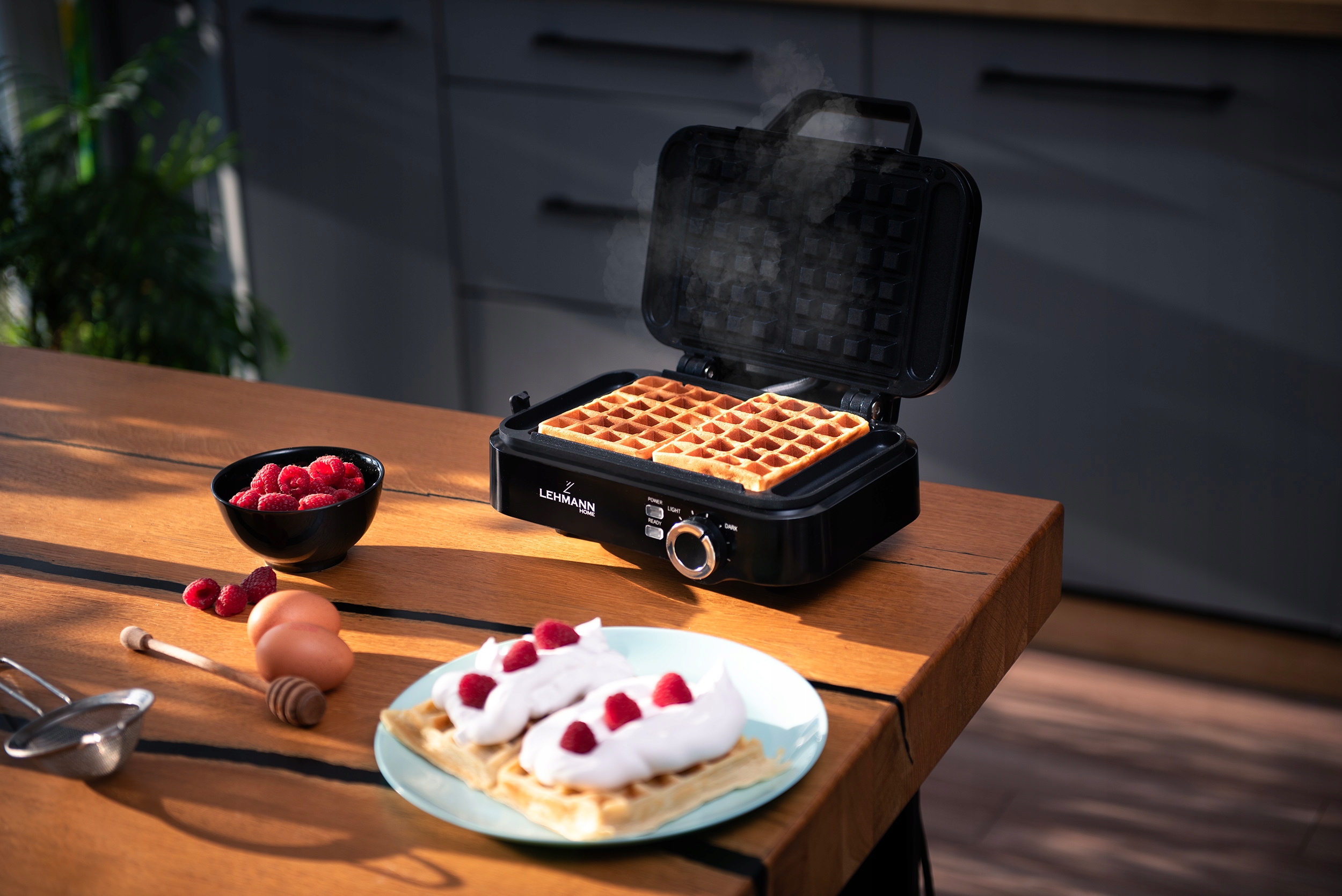 GOFROWNICA 2000W NA 2 DUŻE GOFRY EKSKLUZYWNA REGULACJA TEMPERATURY 240st. C Kolor dominujący czarny