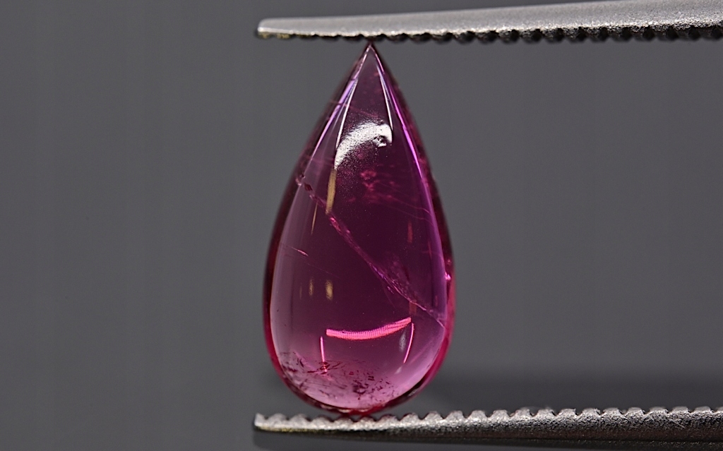 Turmalín kabošon slza 10,8x5,5 mm