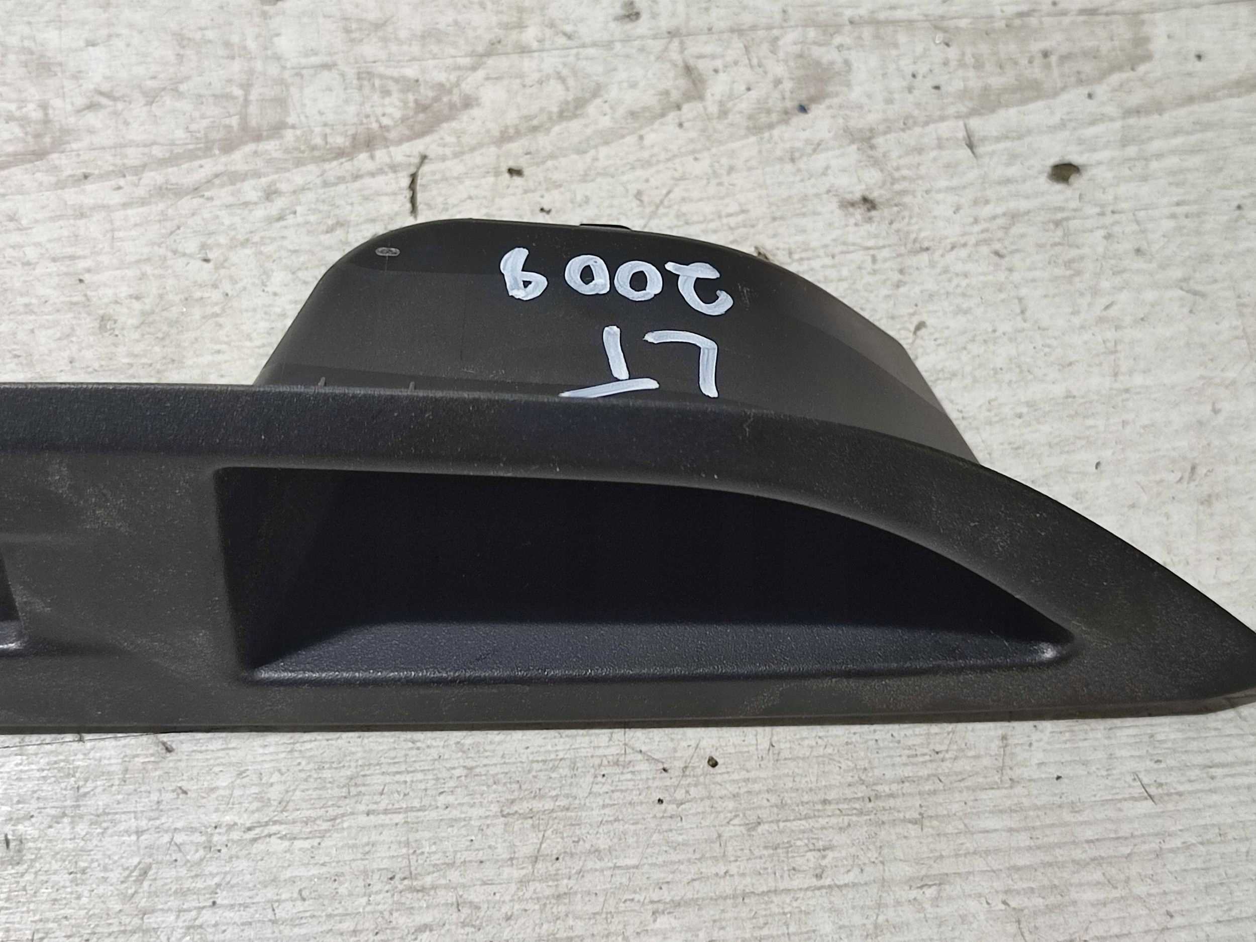 Peugeot 2008 II 2020 rear part side left cover przycisku windows