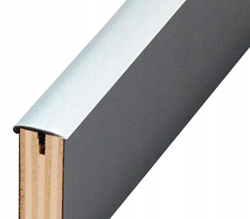 RE5210178 - Клиновидний карниз для причепа 15 мм