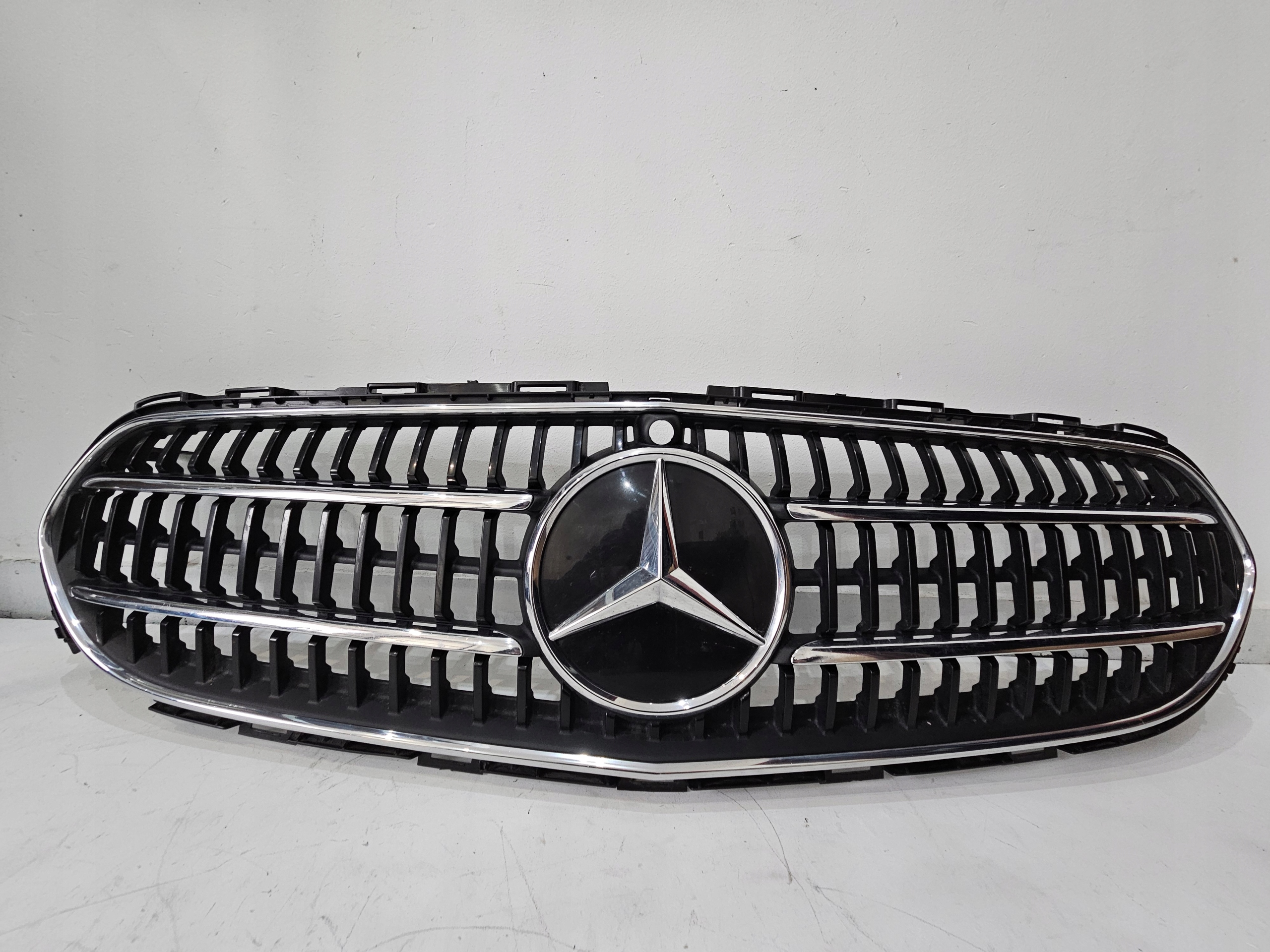 Mercedes E W213 GRILL ATRAPA A2138883900