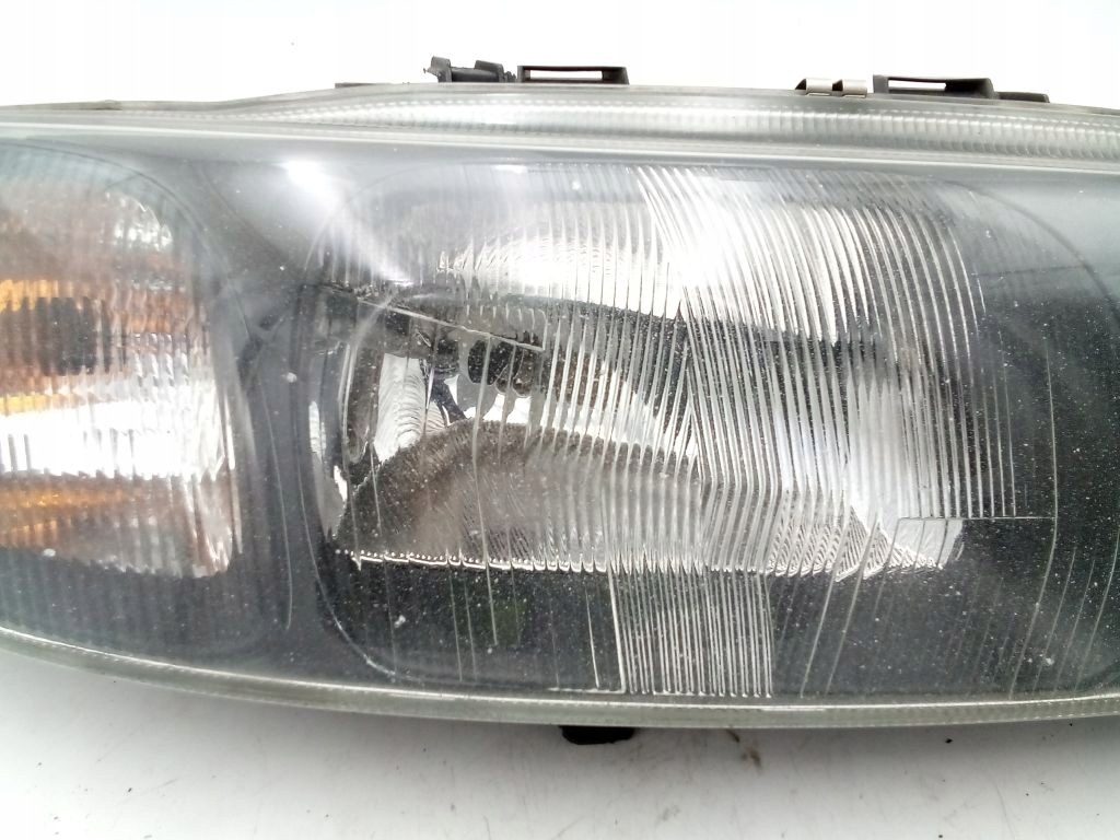 Volvo S60 and 1 light right front front EU