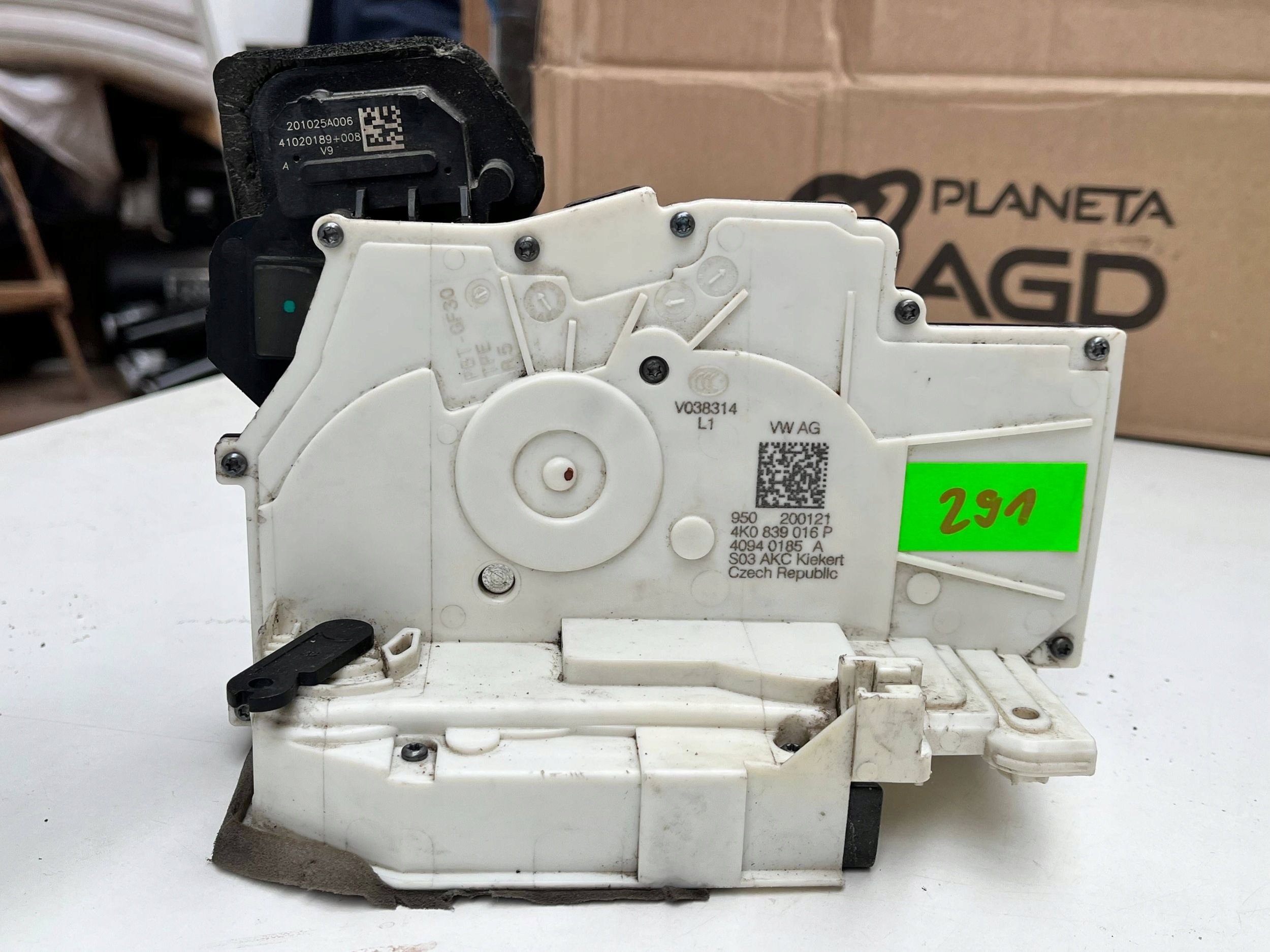 AUDI A7 4K8 lock door right rear part 4K0839016P !J