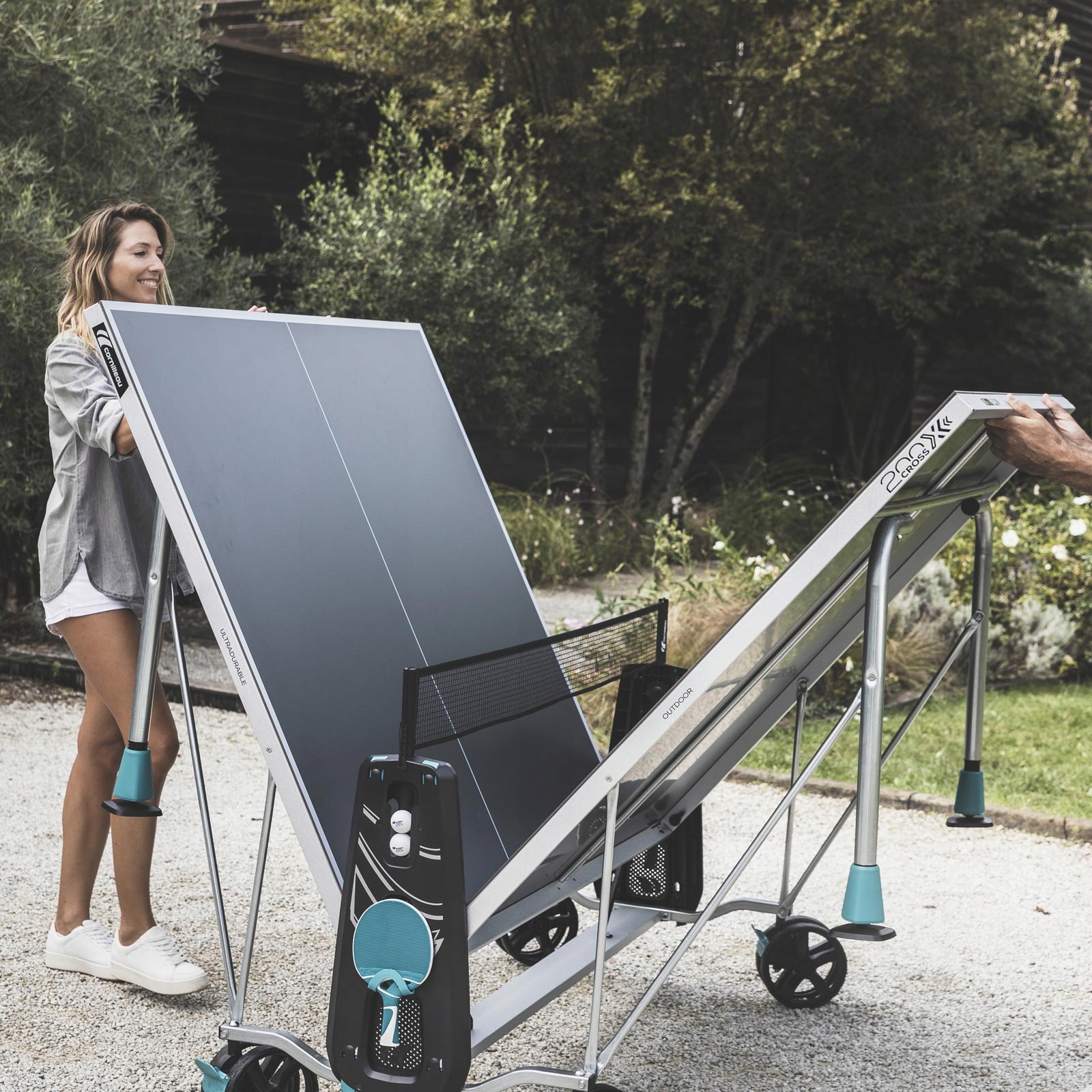 CORNILLEAU STÓŁ TENISOWY 200X OUTDOOR NIEBIESKI Kolor dominujący odcienie niebieskiego