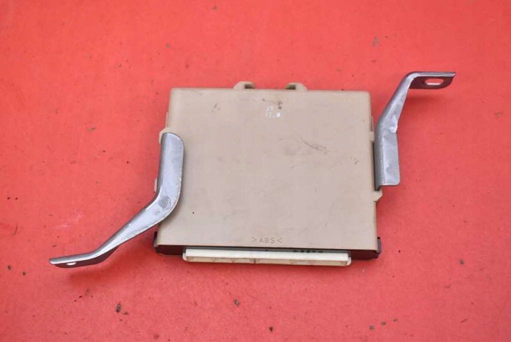 ignition control unit module KEY button 89990-05032 TOYOTA AVENSIS T27 147 KM