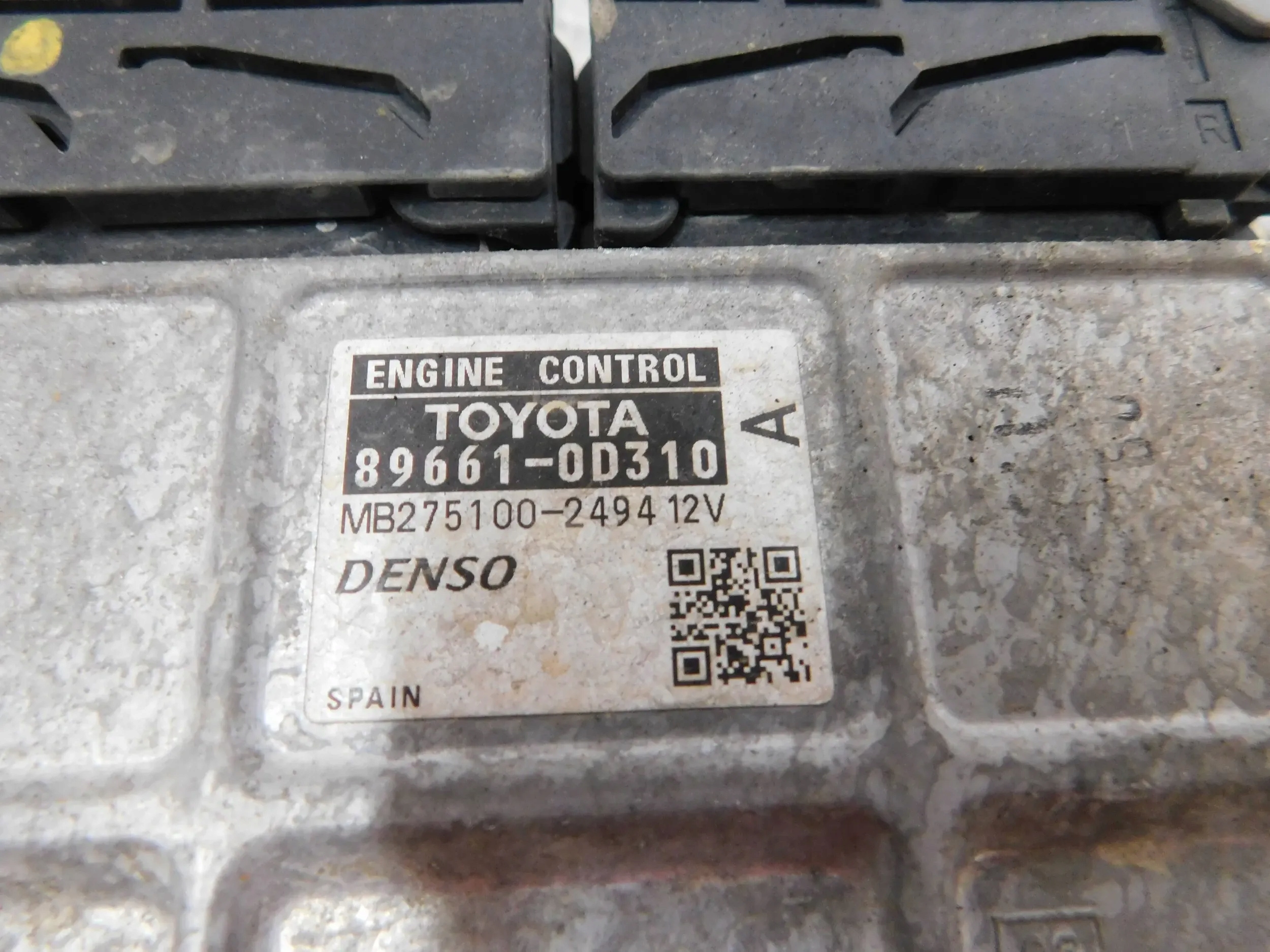 control unit of the engine computer TOYOTA YARIS II 2 1.3 VVTI 89661-0D310