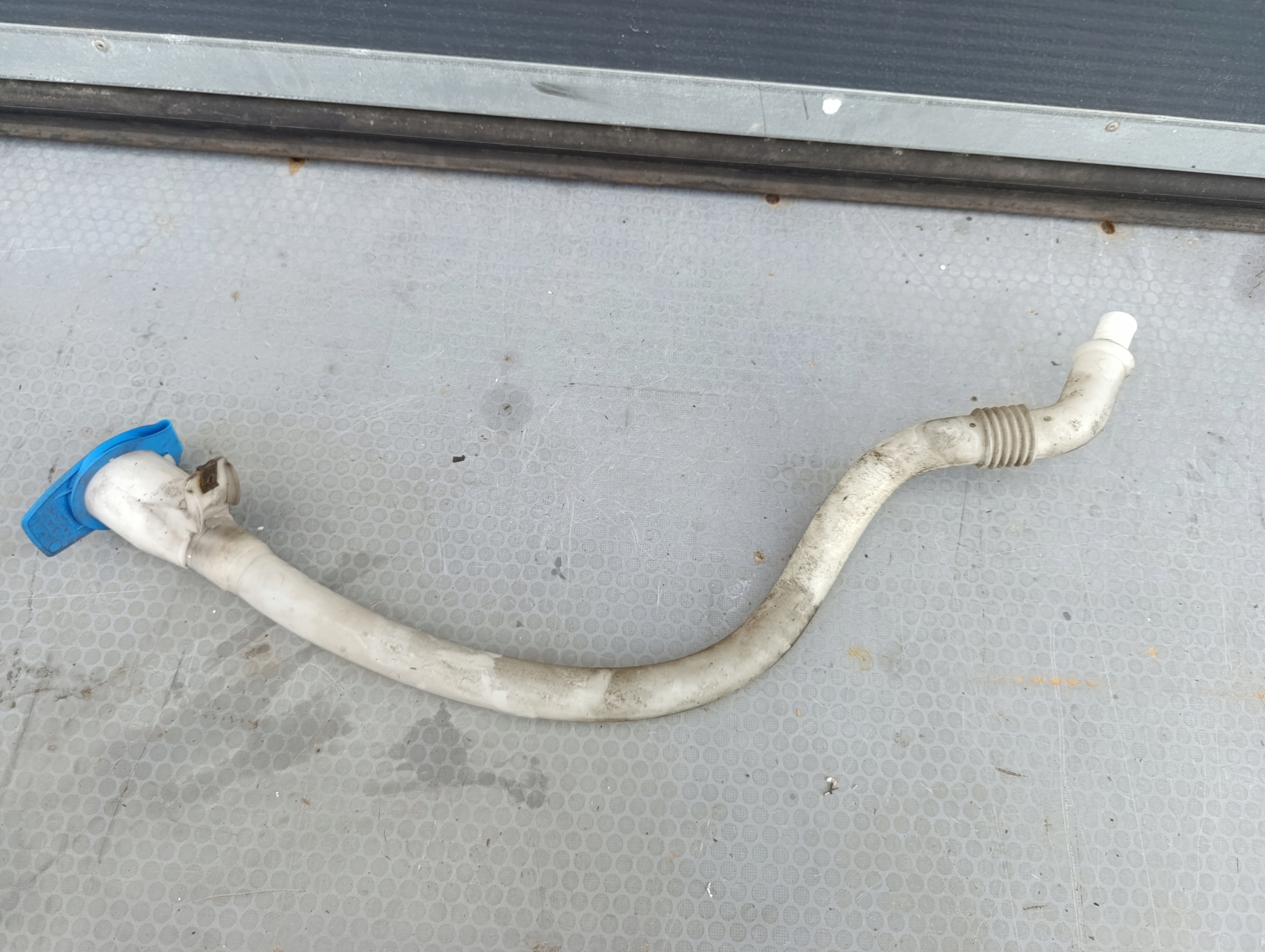 VW T5 WLEW PŁYNU DO SPRYSKIWACZY