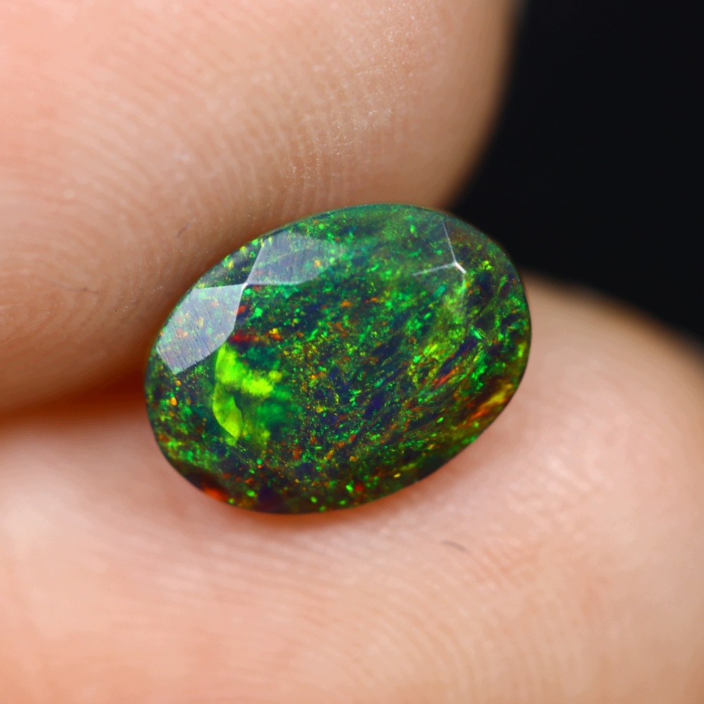 Přírodní opál černý 1.01 ct Ovál Etiopie certifikát Wbd