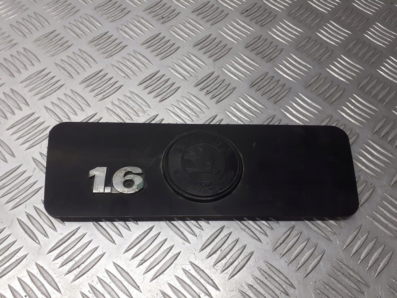 NAKŁADKA OBUDOWY SILNIKA SKODA OCTAVIA I 1.6 06A103932