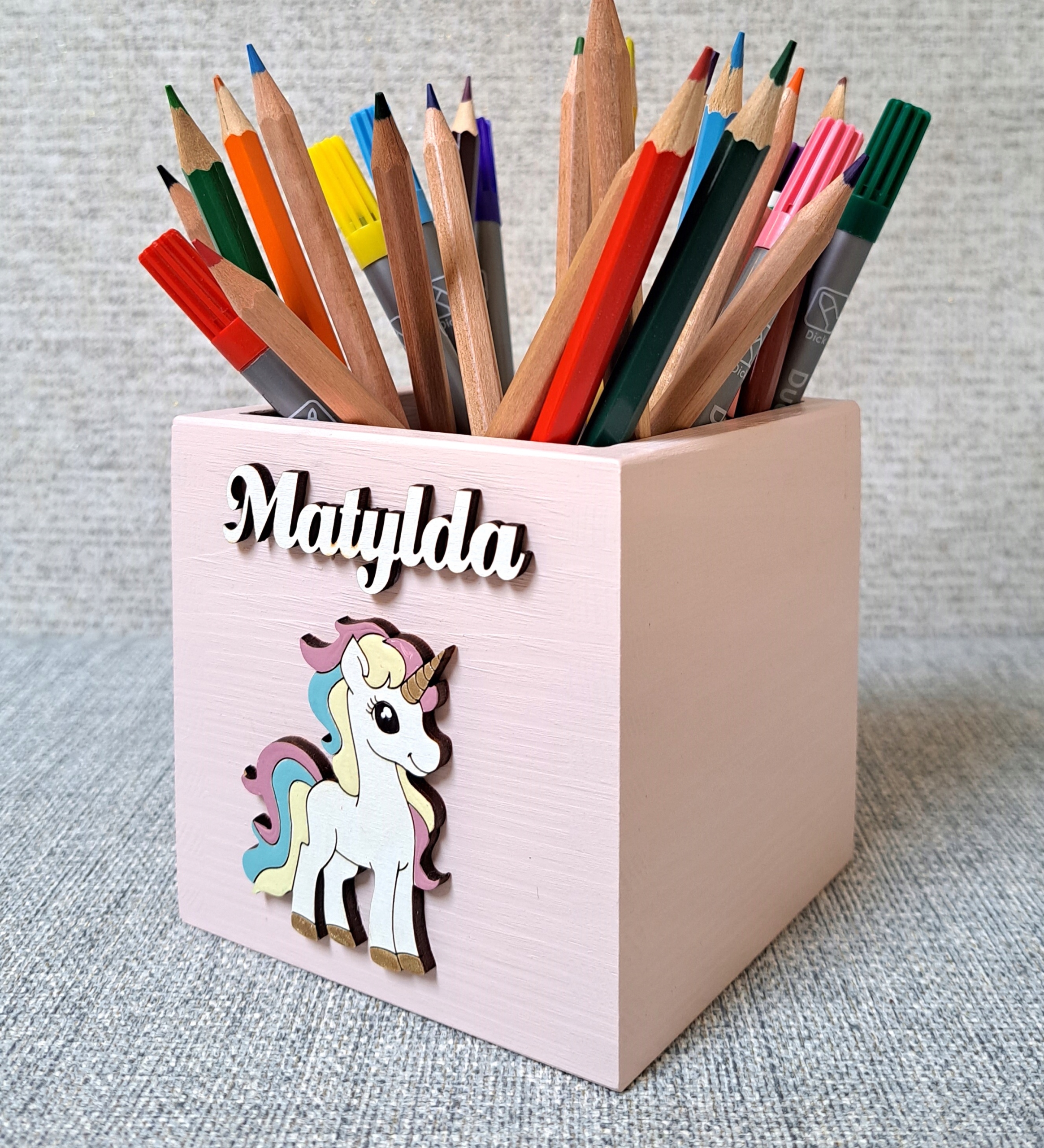 ORGANIZER PRZYBORNIK POJEMNIK NA KREDKI Z IMIENIEM Marka inny