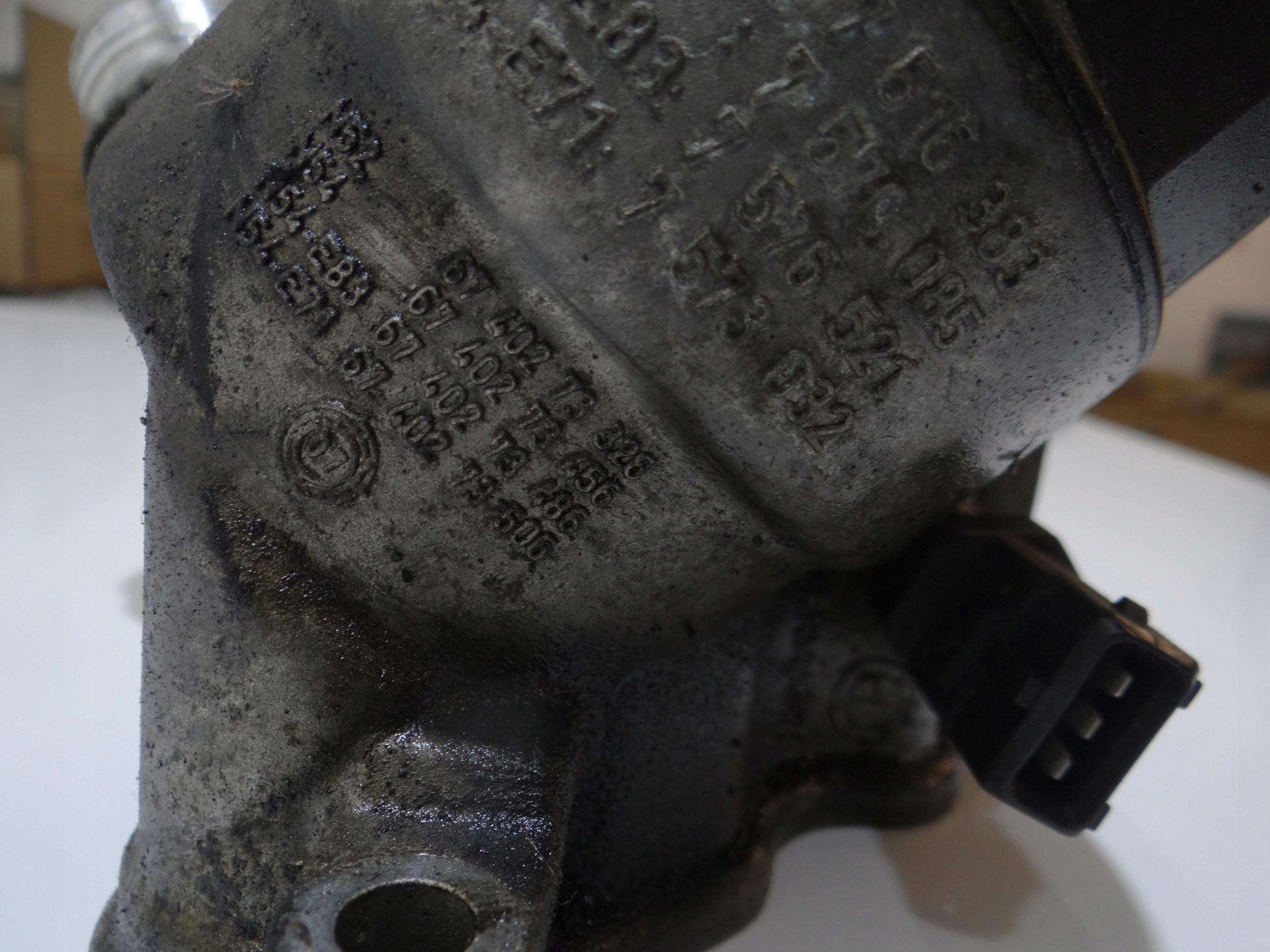 Ölfiltergehäuse Kühler BMW E60 E61 N53B25A 7516383