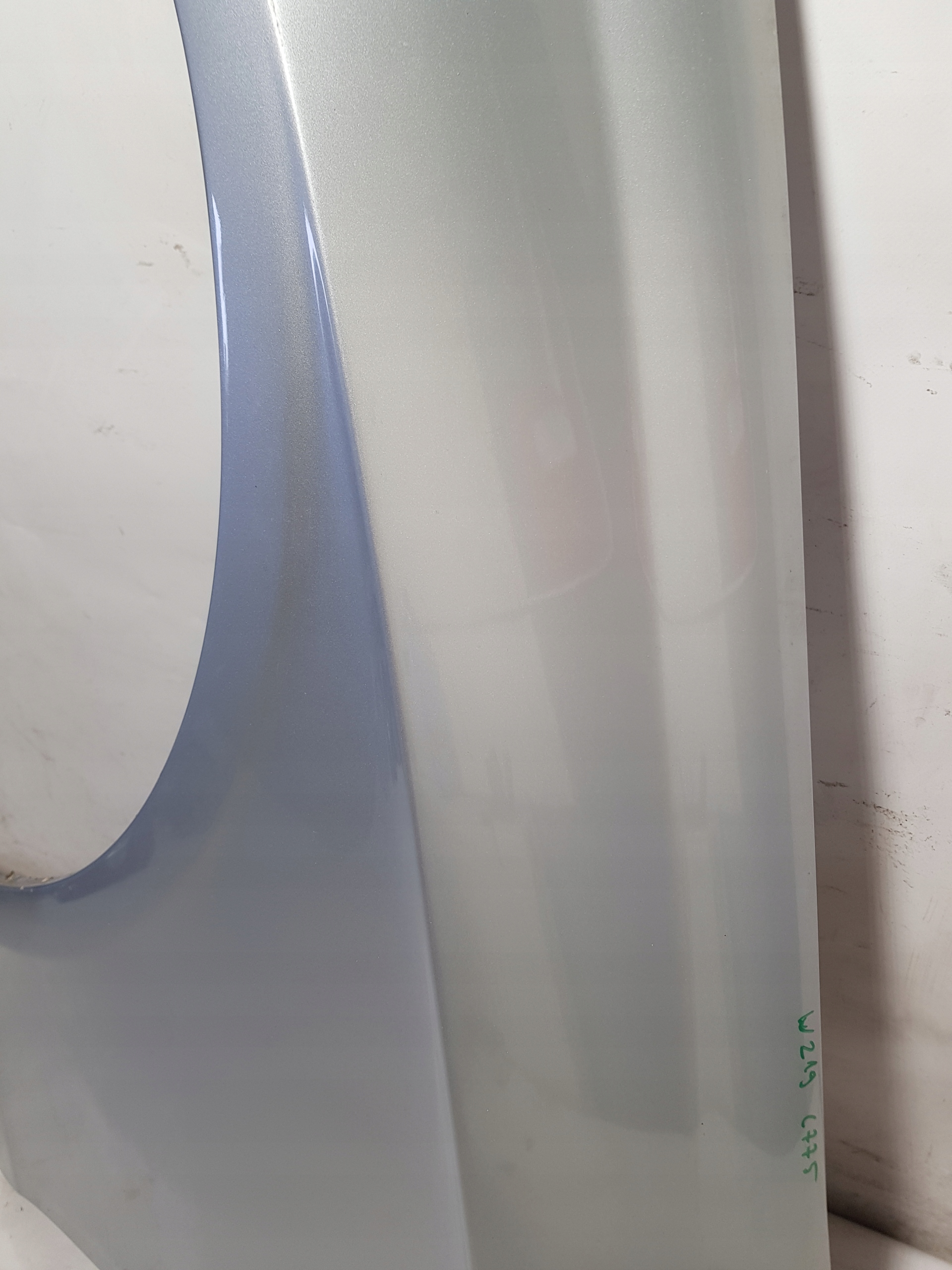 fender left MERCEDES CLS W219 C775 775