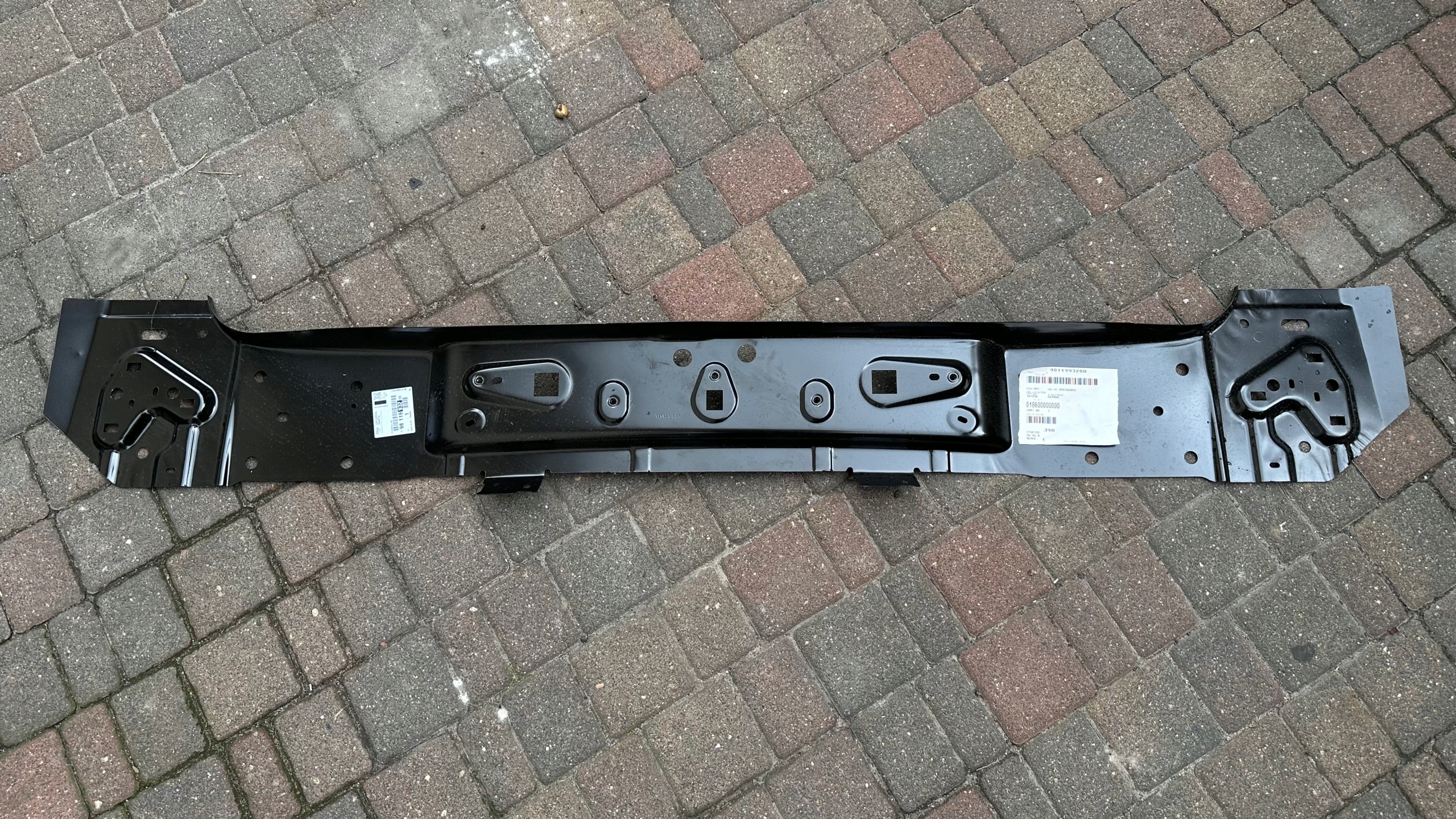 Jumpy Expert Proace Vivaro pas tylny tył