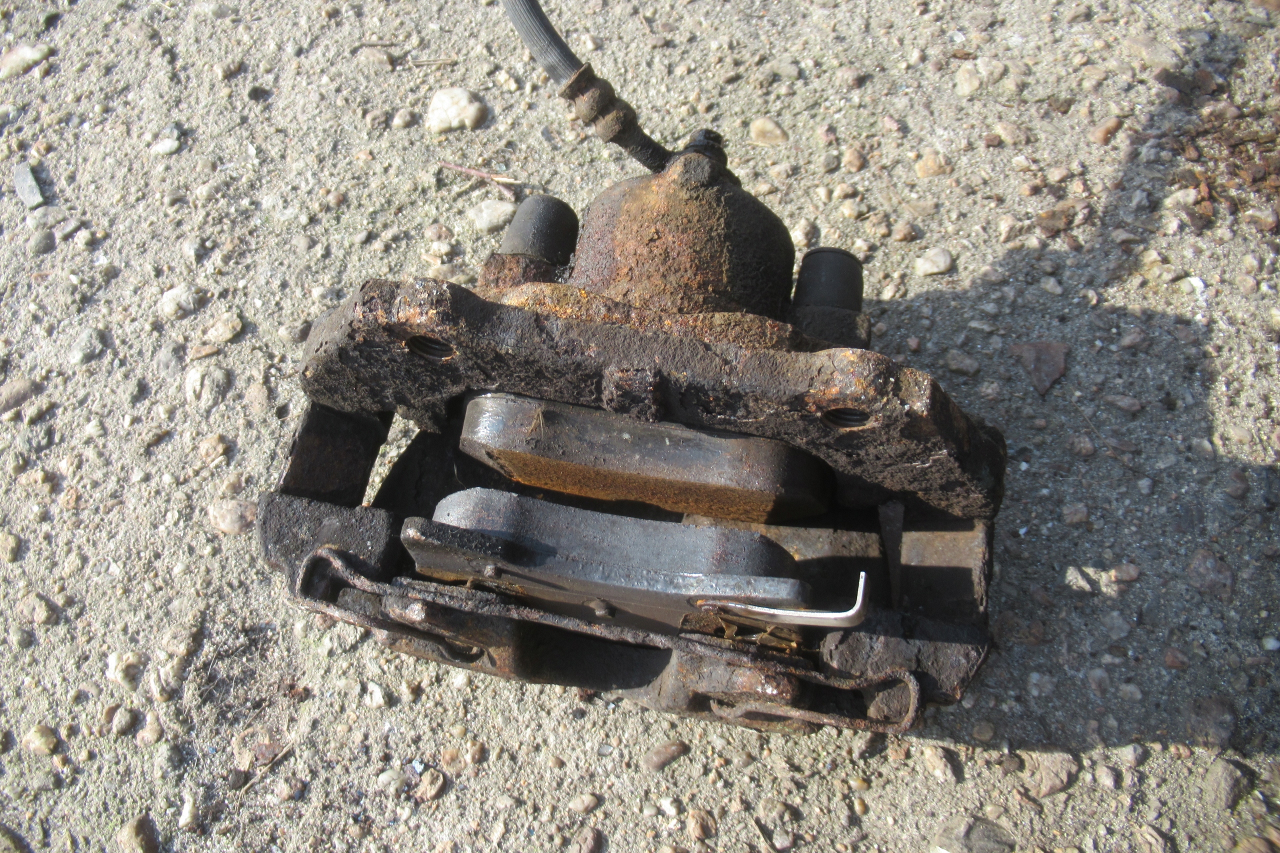 OPEL MERIVA A 1.6 04R caliper left front