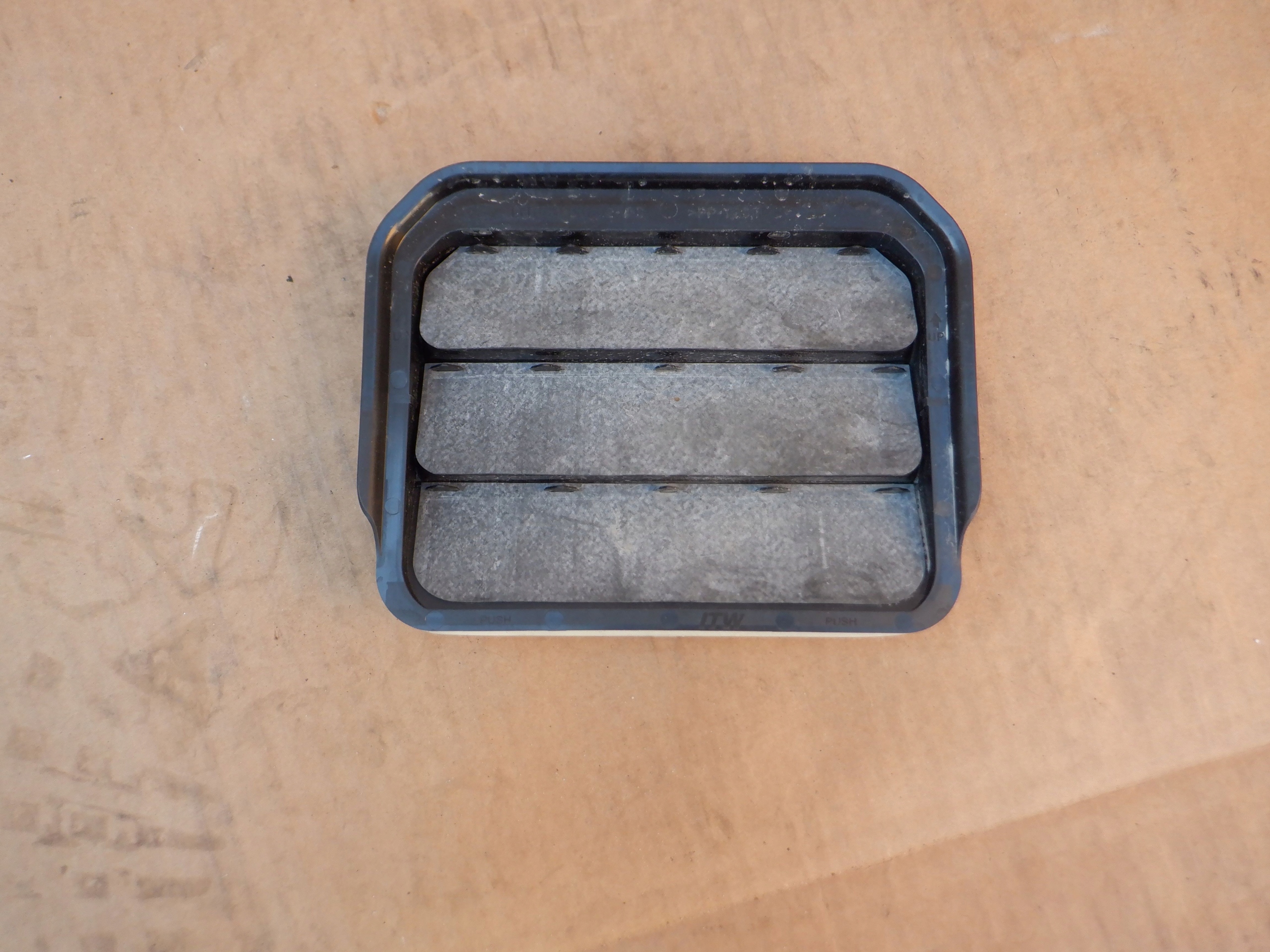 L1TB-A280B62-AC - ВЕНТИЛЯЦИОННАЯ РЕШЕТКА БАГАЖНИКА FORD ESCAPE MK4