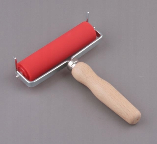 Váleček na linoryt s dřevěnou rukojetí 90x30mm