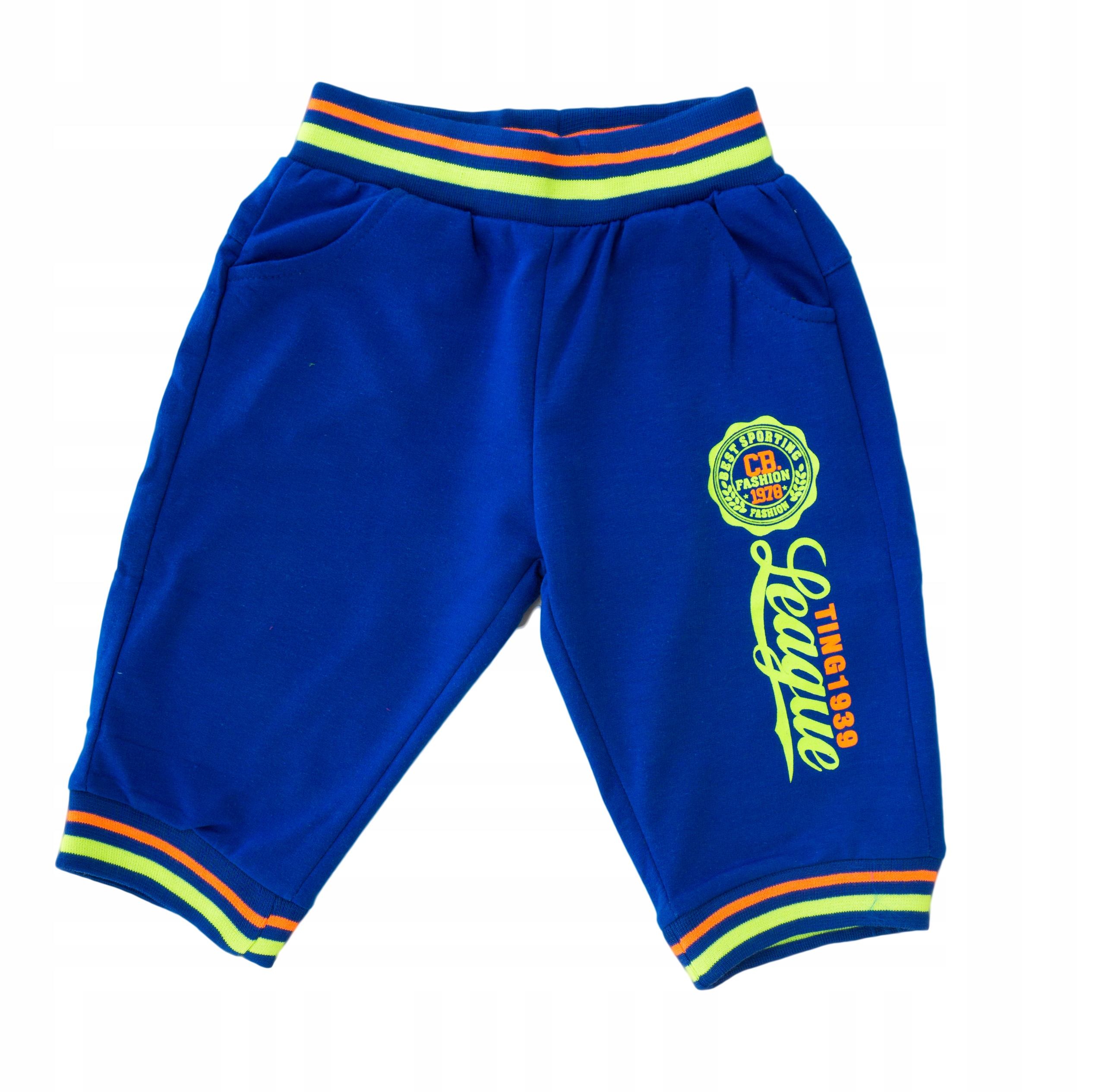 

0750 Krótkie spodnie z dzianiny bermudy r 134