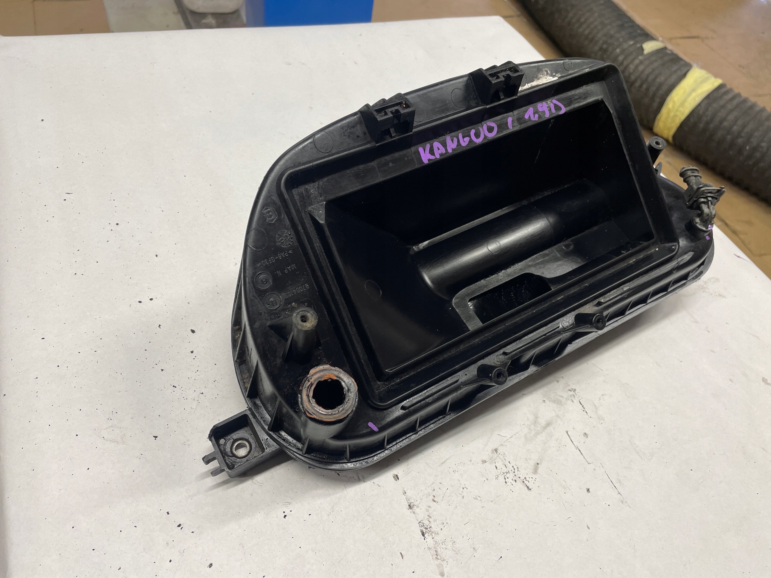 RENAULT KANGOO and LIFT 1.9D intake manifold 97004104F