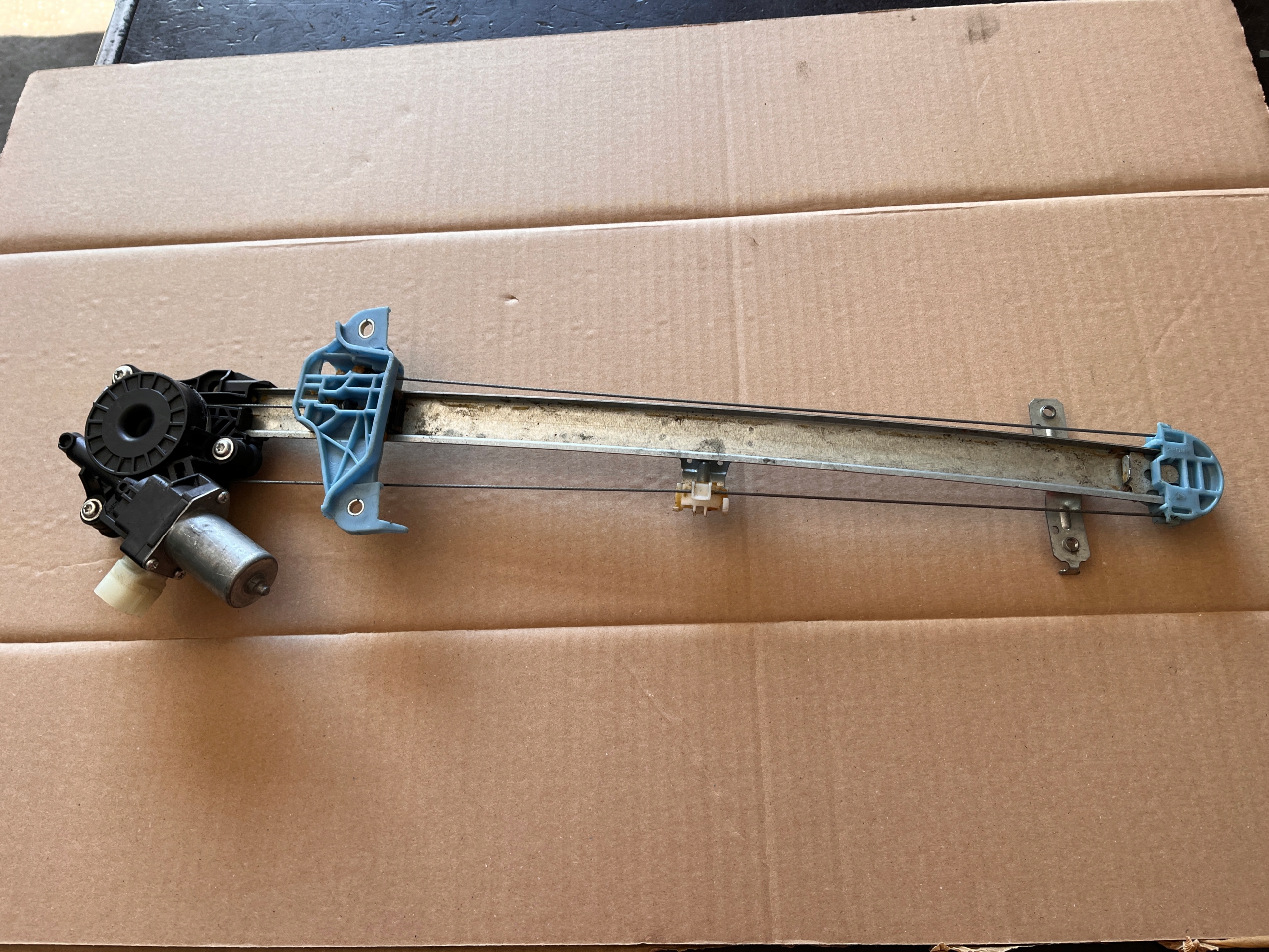 SUZUKI SWIFT MK8 window regulator right front 6 PIN EU