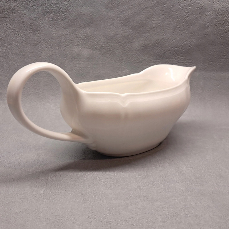 Porcelanowa sosjerka 