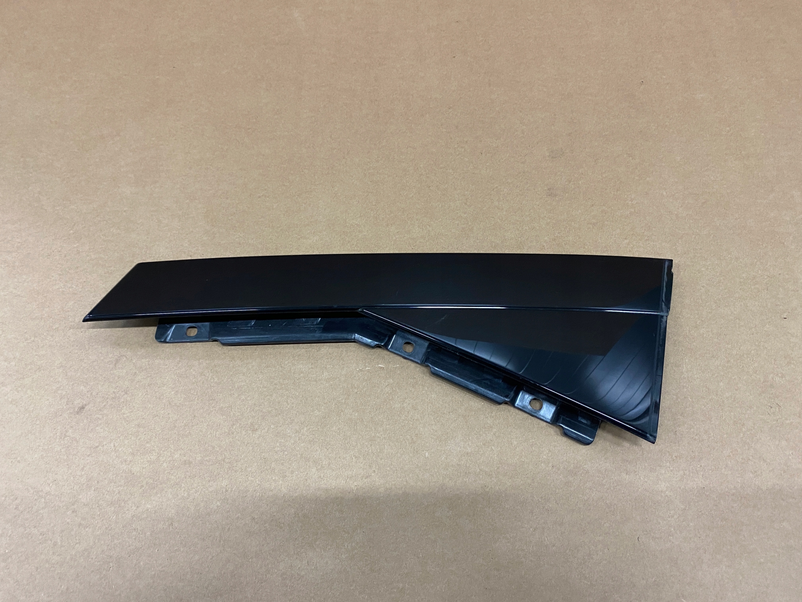 AUDI Q7 4M cap door left rear part 4M0839903