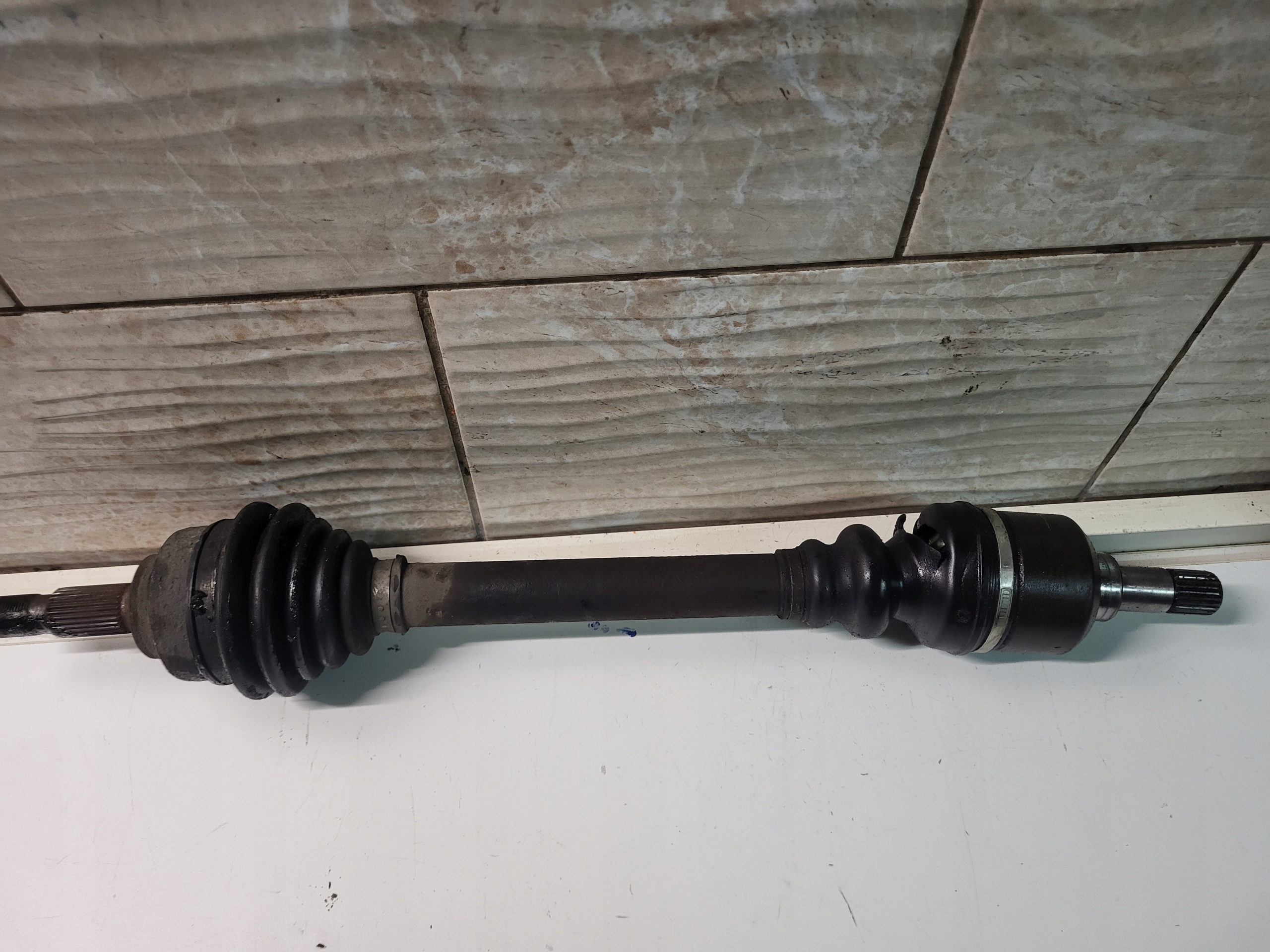 semi-axis left short. PEUGEOT 407 1.8 2.0 16V RFN
