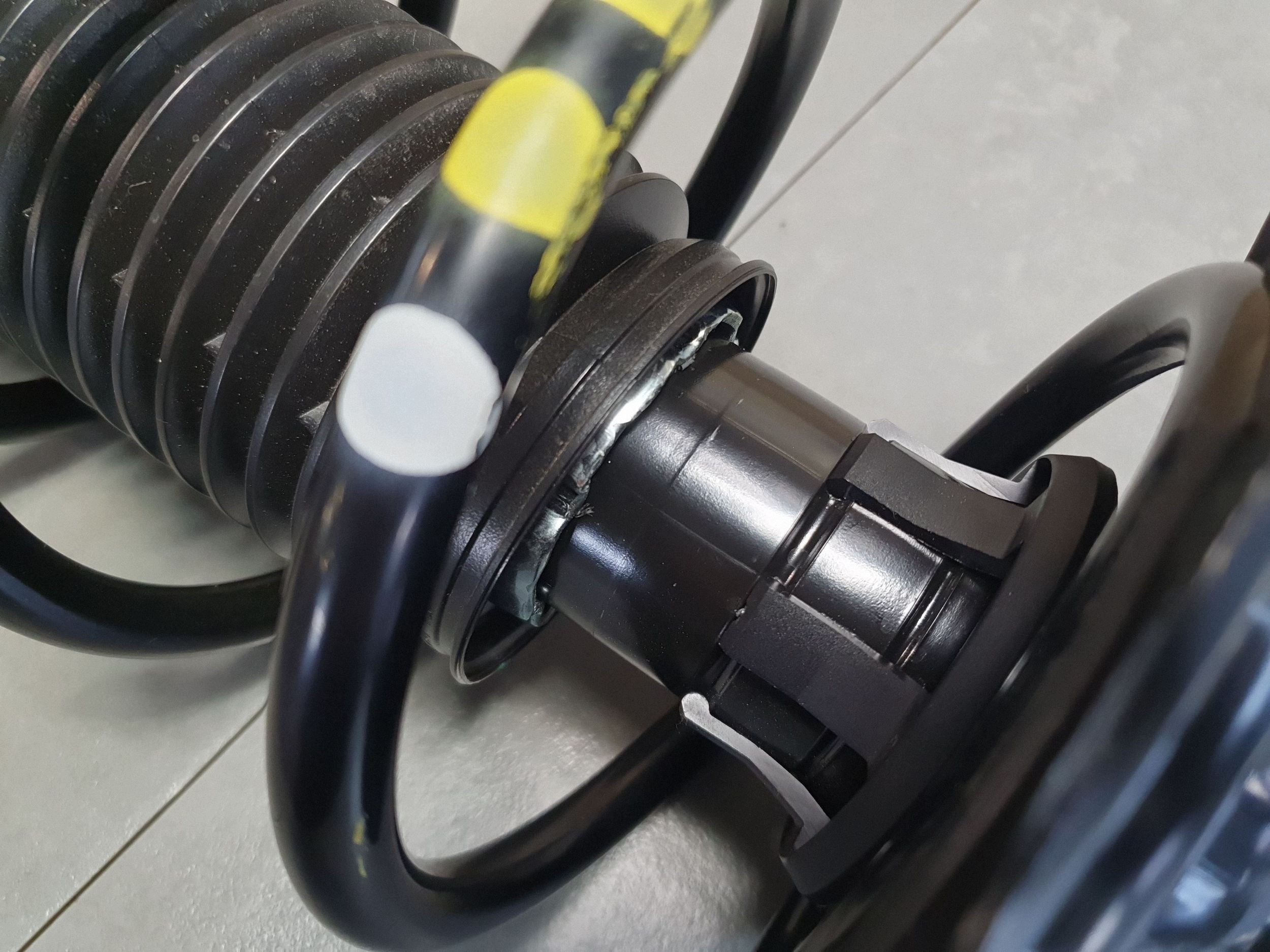 Audi A3 8Y shock absorber left front front 5WA413023AH