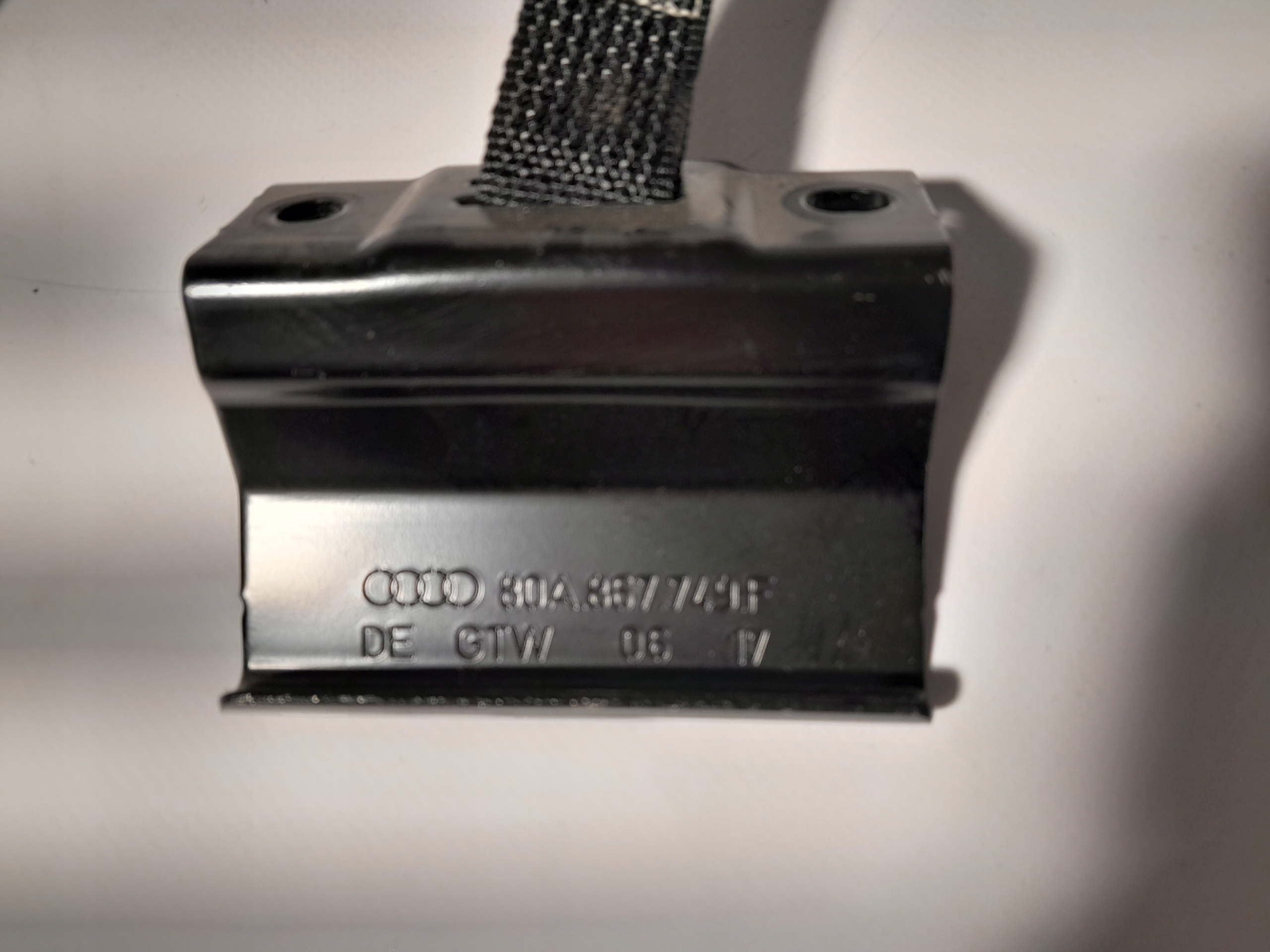 AUDI Q5 II 80A Poignée Support plaque pour batterie 80A867749F