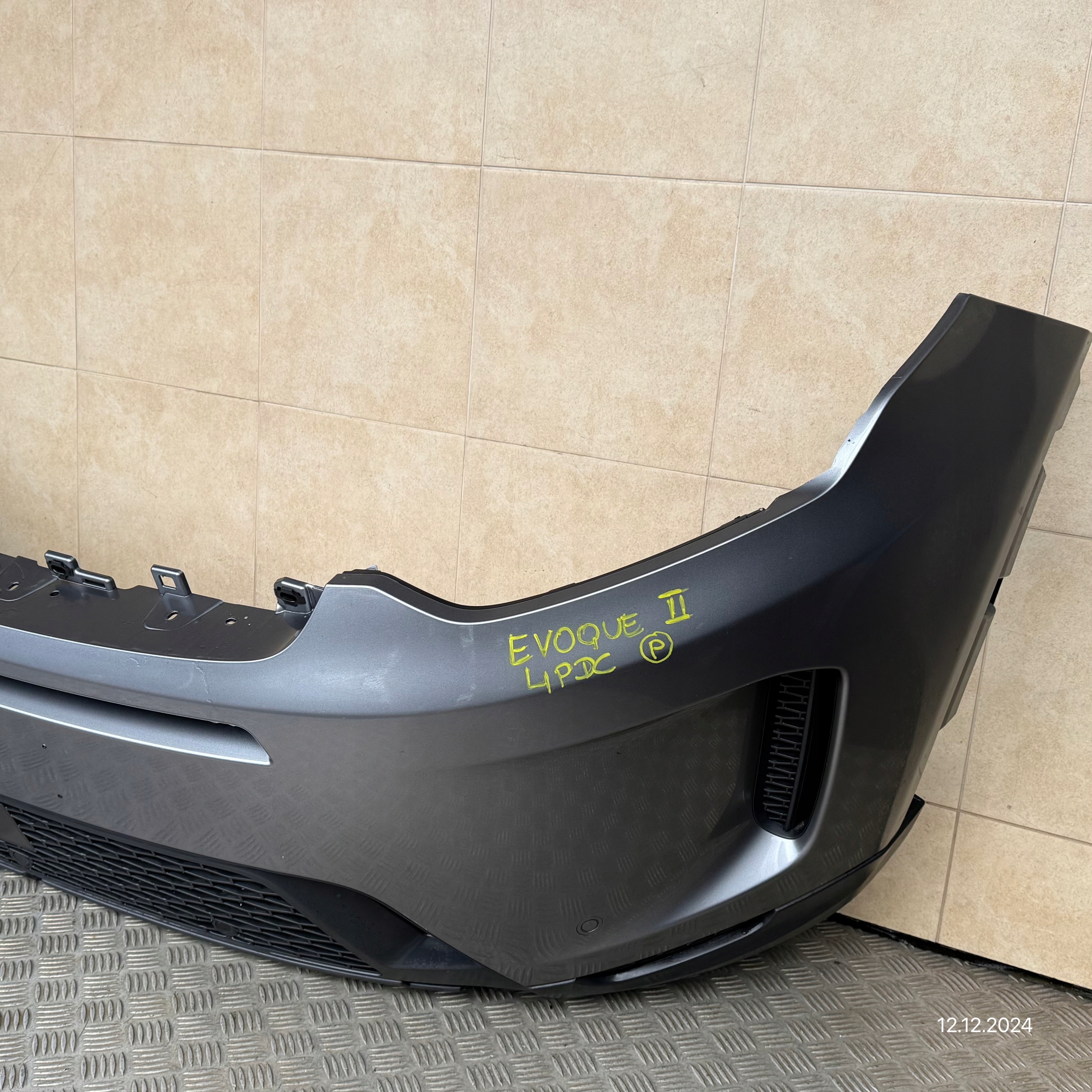 front bumper complete LAND ROVER RANGE ROVER EVOQUE II 2022 ROK 4 PDC