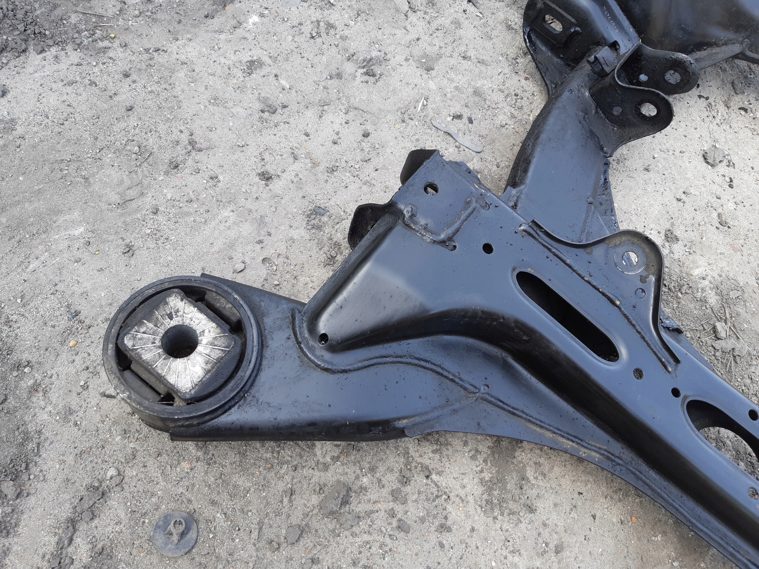 AUDI Q7 4L axle beam subframe sususpension front 7L0400025