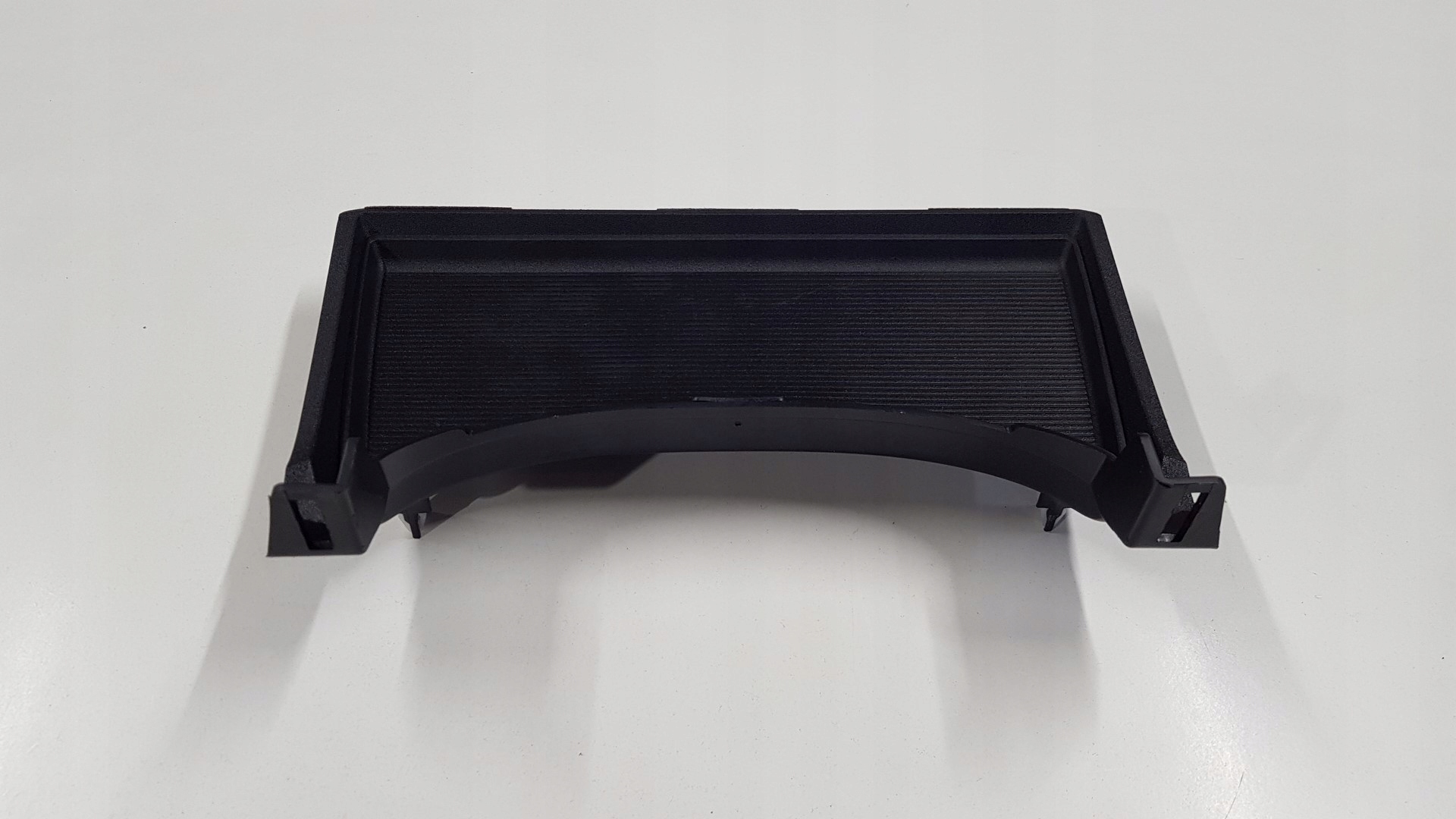 SCHOWEK PÓŁKA TUNELU FORD EDGE EM2B-RO44C82-A Numer katalogowy części EM2B-RO44C82-A