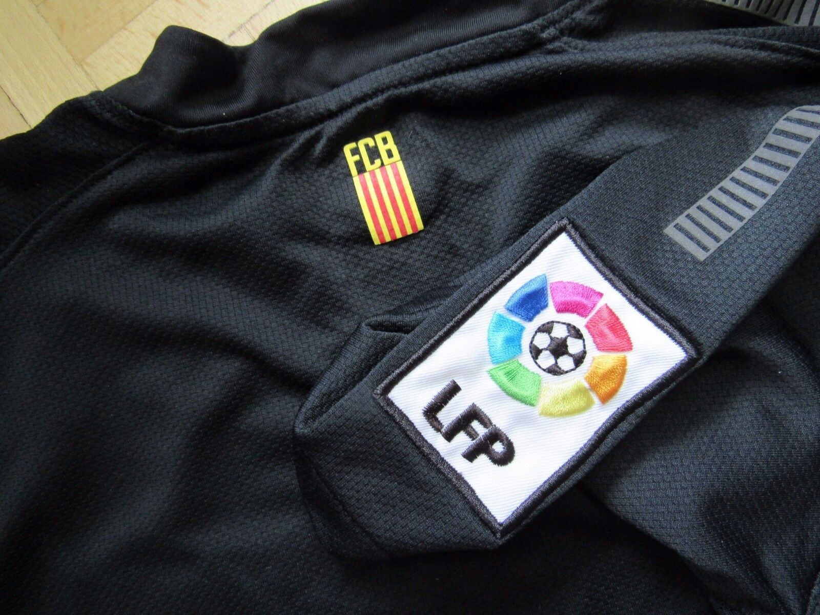 NIKE FC BARCELONA BARCA 2011-2012 oryginalna wyjazdowa koszulka rozmiar M Dekolt okrągły