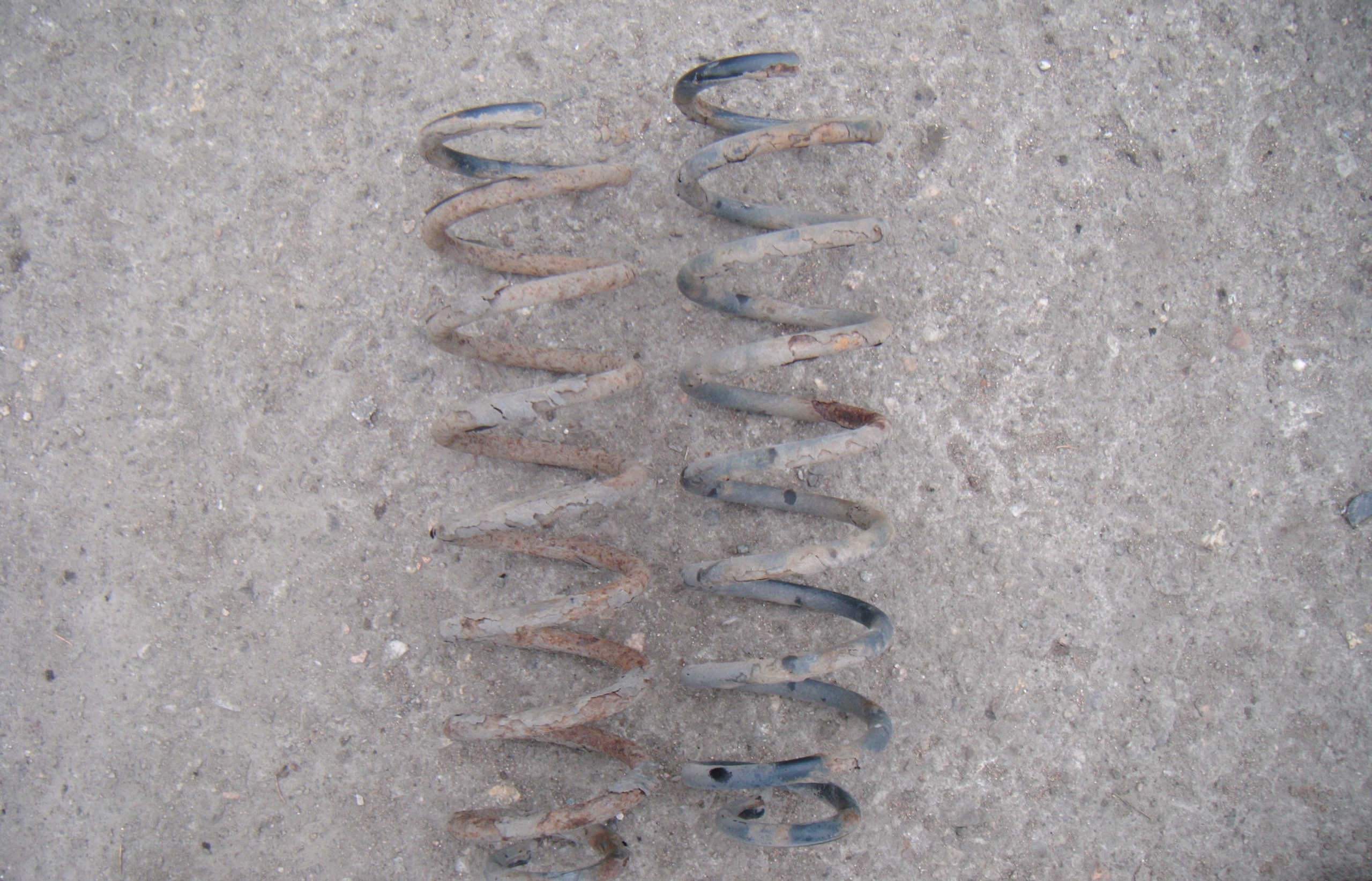 RENAULT MEGANE 2 II 5D HB 02-09 SPRĘŻYNA SPRĘŻYNY ZAWIESZENIA TYŁ