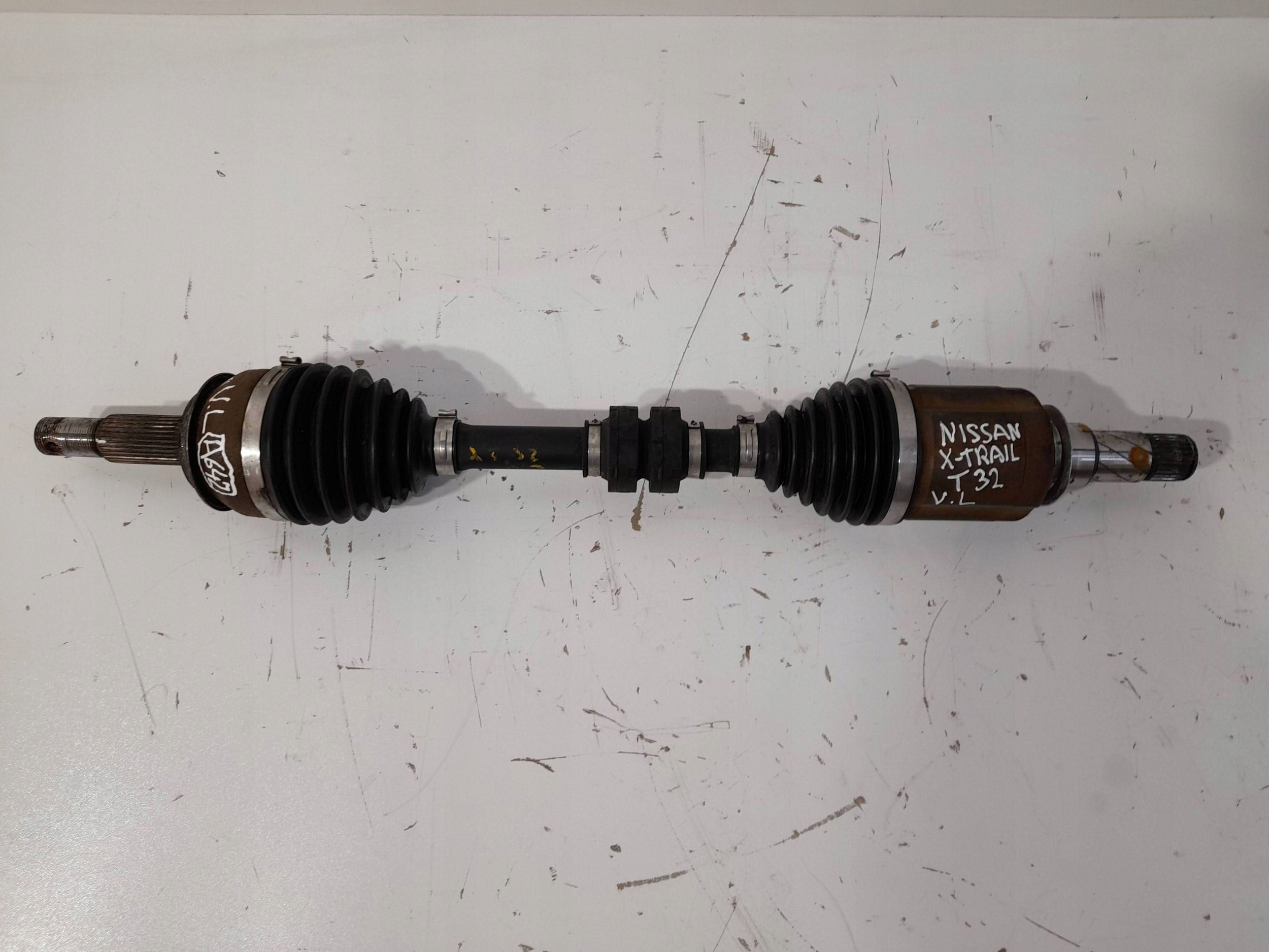 Nissan X-Trail T32 1,3 semi-axis front left (A642)