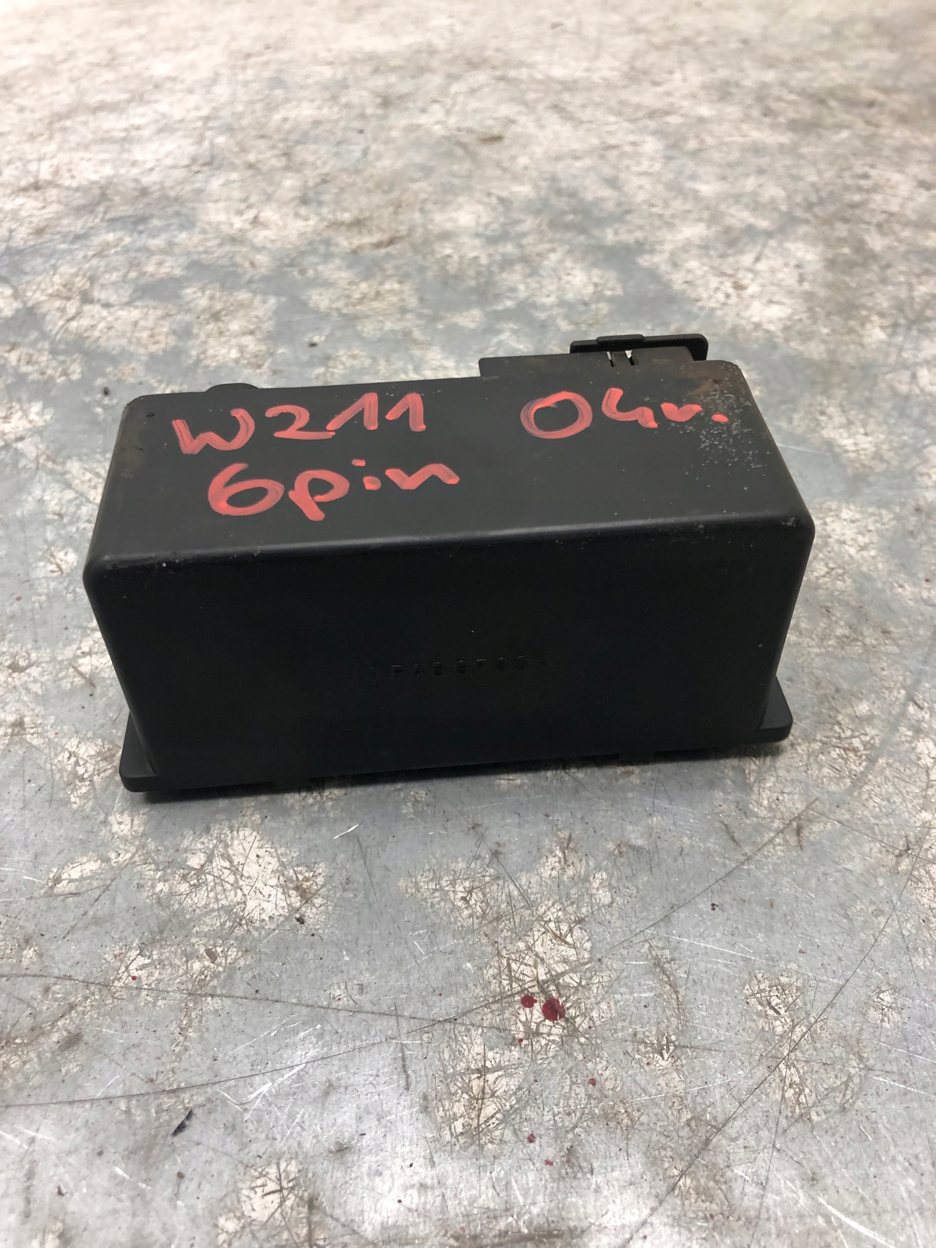 relay plugs 6 PIN MERCEDES W211