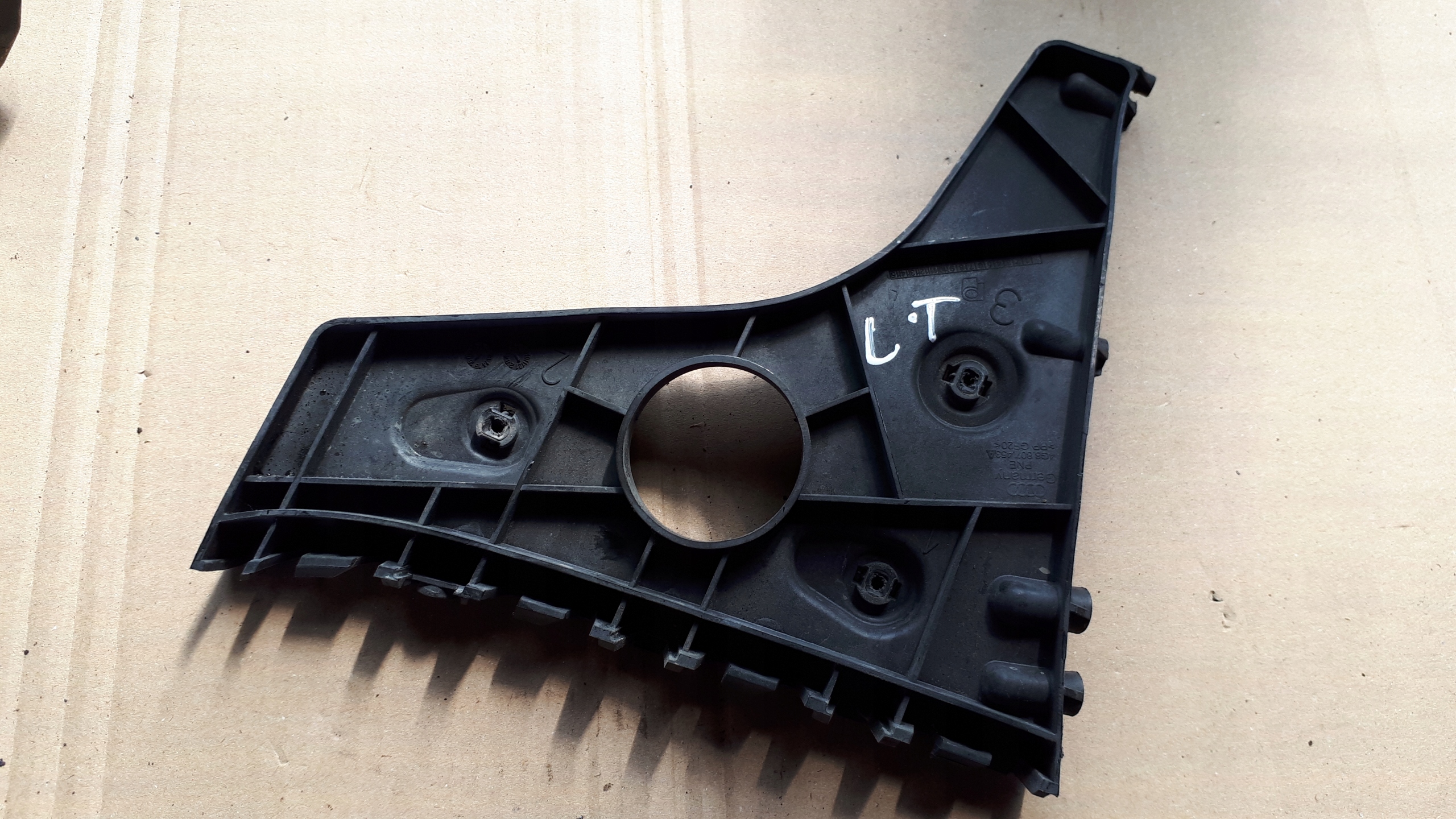 S7 4G A7 bumper bracket left rear part 4G8807453A