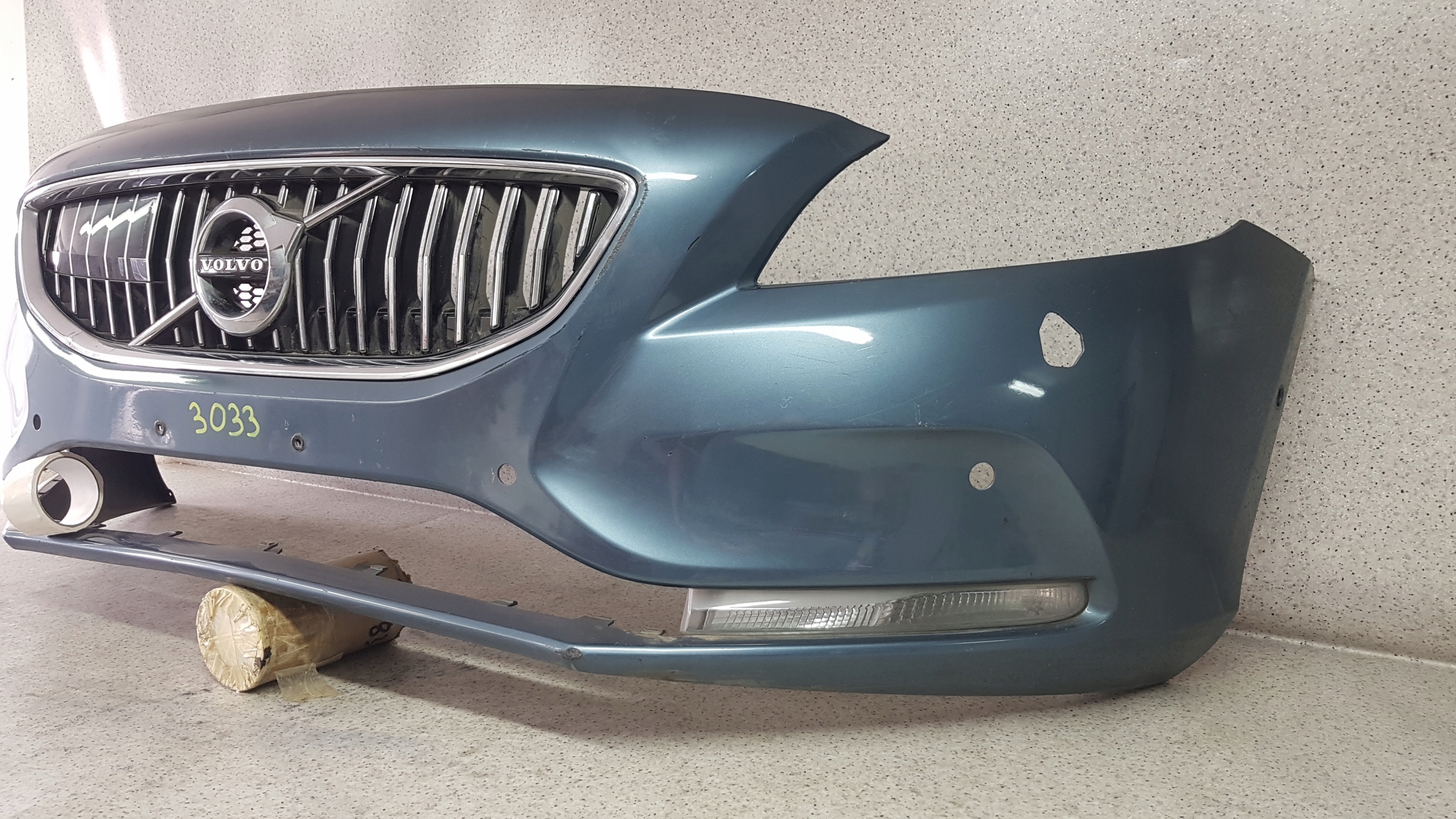 VOLVO V40 V 40 LIFT 2016 - nárazník předek 3033