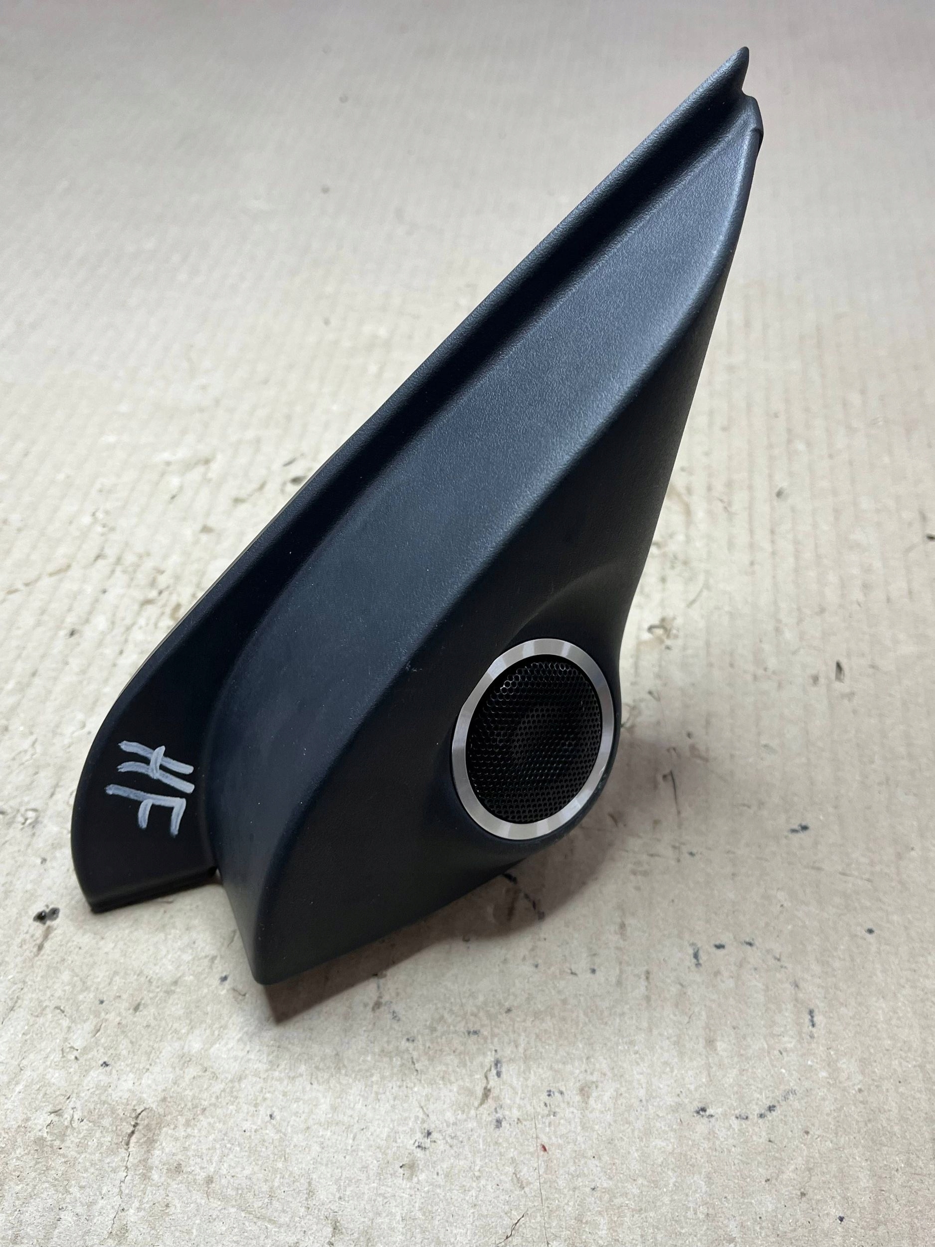 speaker centralny Mitsubishi Outlander 7221C676