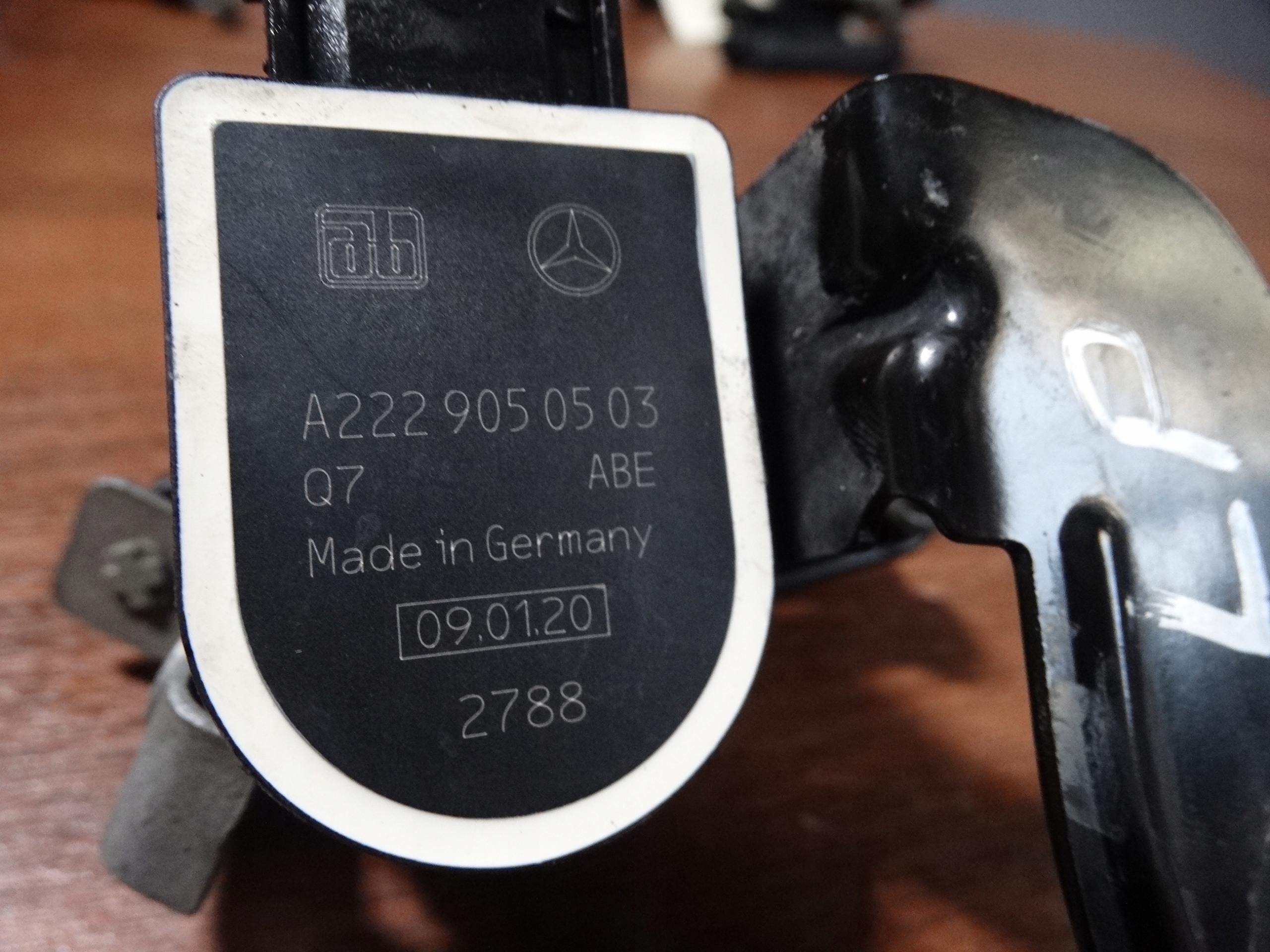 SENSOR SCHALTER NIVEAUREGELUNG LICHTE LINKS VORNE MERCEDES W217 1