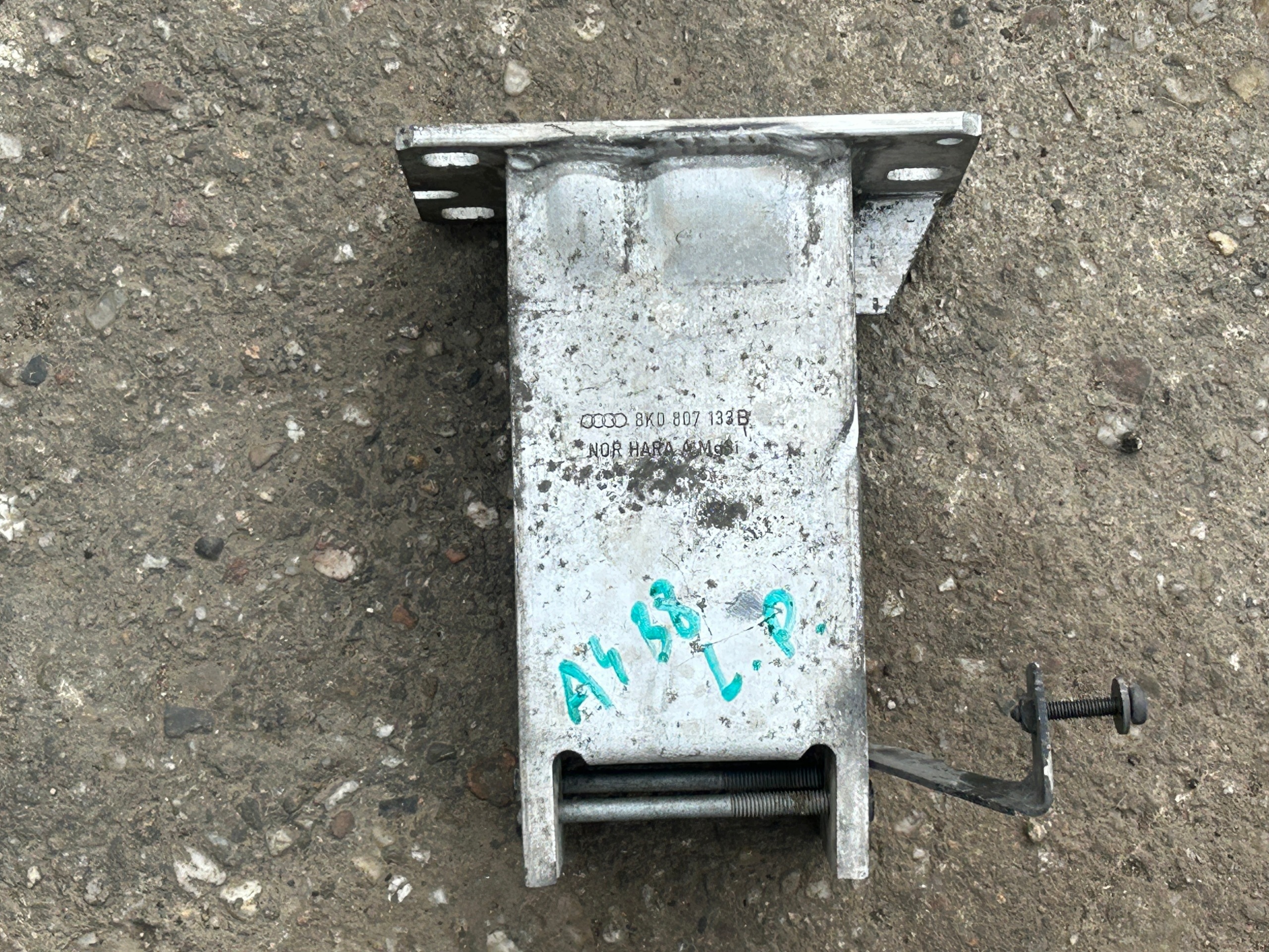 AUDI A4 B8 beam tip left tip 8K0807133B