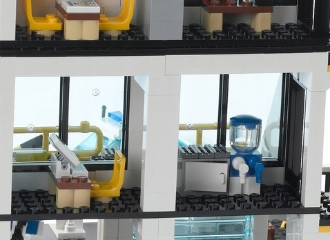 LEGO City 7744 Komisariat Policji + GRATIS Seria Policja