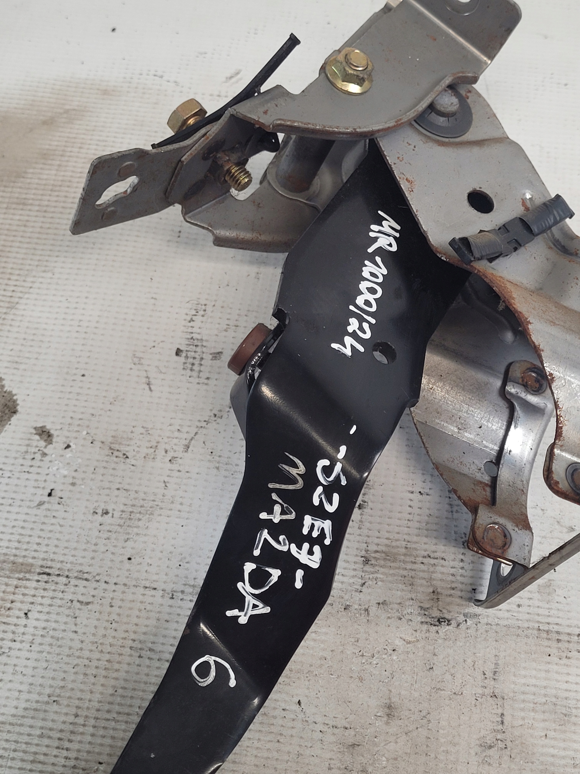 MAZDA 6 GG PEDAL kočnice držač GAGJ6A