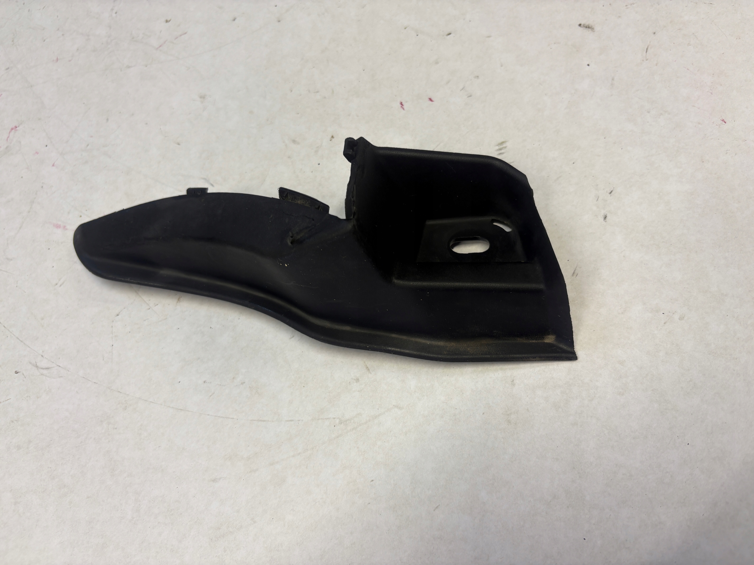 RENAULT AUSTRAL E-TECH cover corner under the window left 668634331R