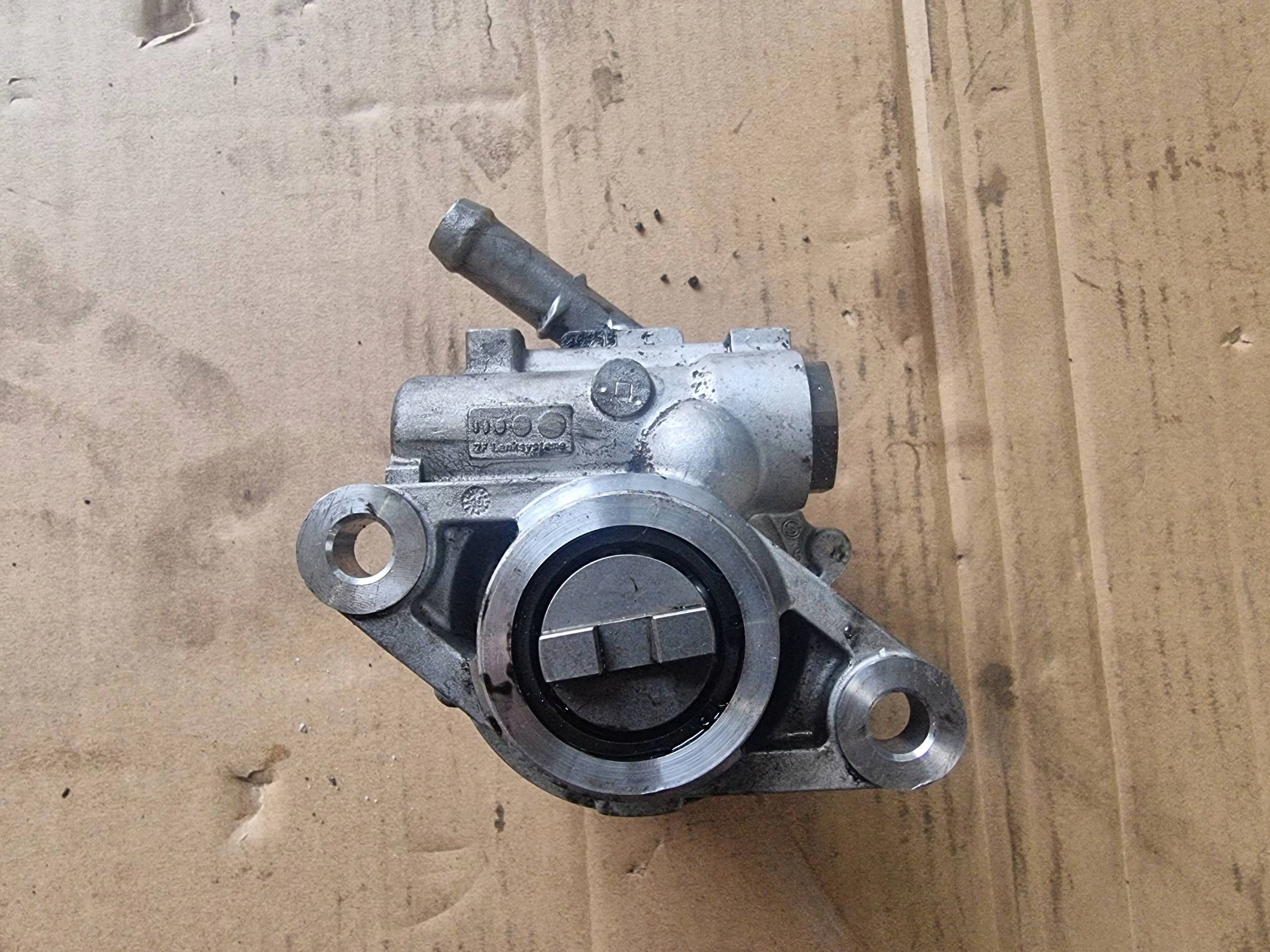 Pompa servosterzo 504243641 IVECO DAILY 35S18